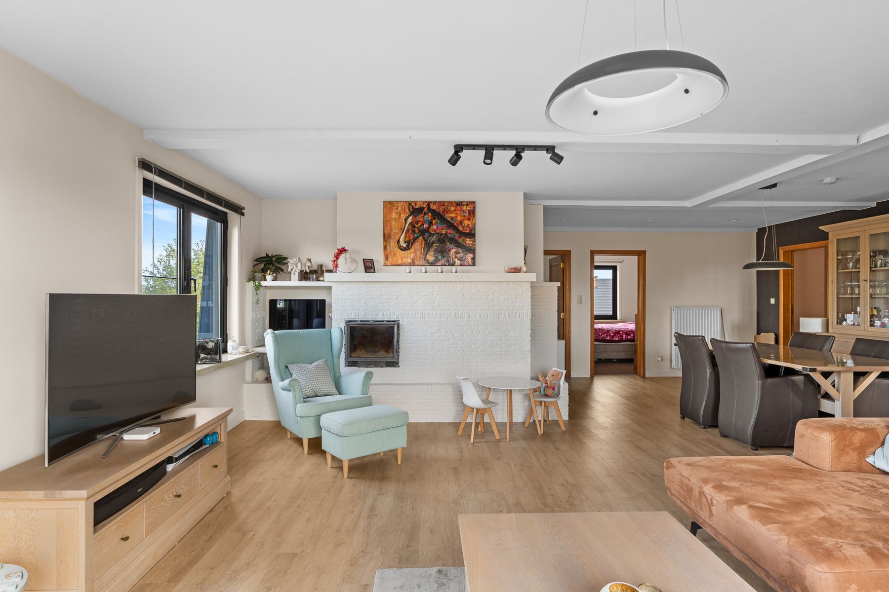 Ruim en lichtrijk appartement met grote garage en atelier foto 4
