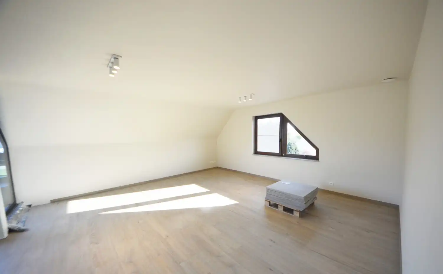 Ruim en lichtrijk gerenoveerd appartement (140 m²) INCL. 2 PARKEERPLAATSEN foto 20