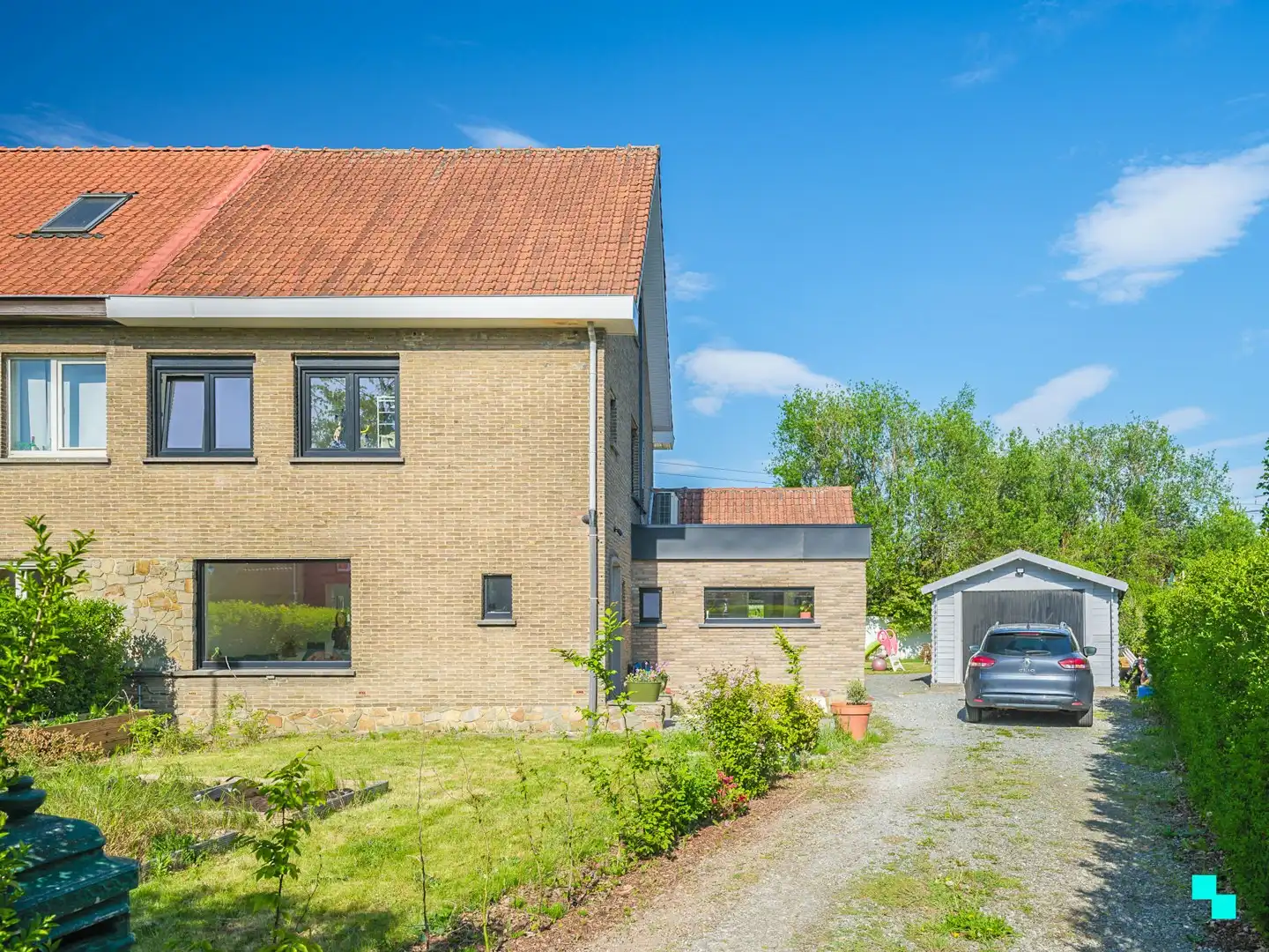 Gerenoveerde woning in de Tuinwijk van Merelbeke foto {{pictureIndex}}
