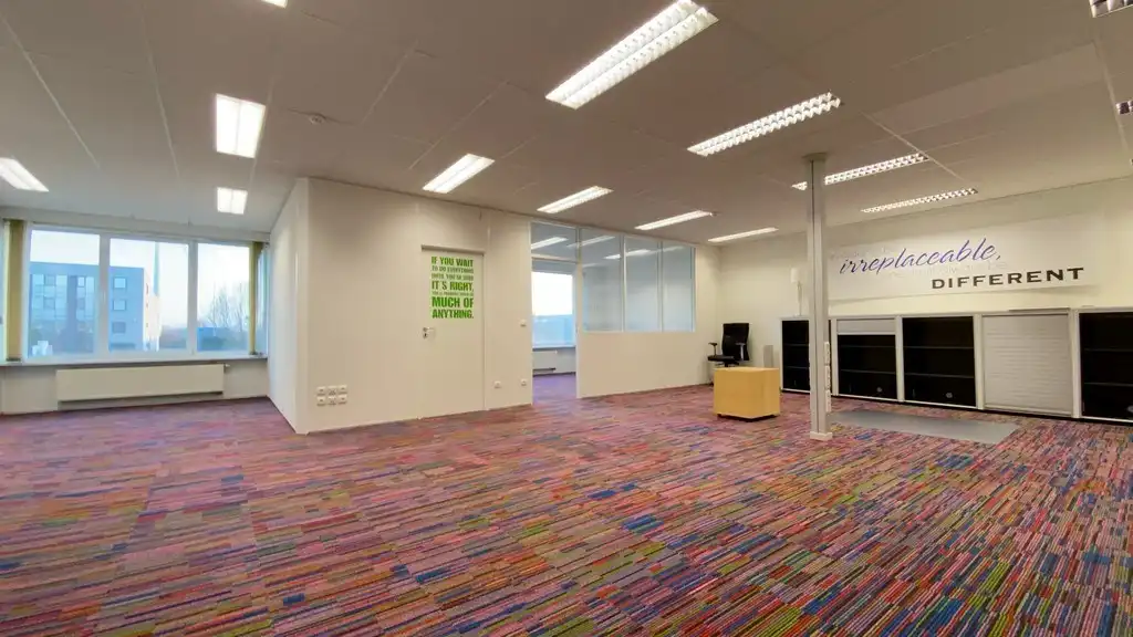 Instapklaar kantoor te huur in Brandstraat in Lokeren foto 13