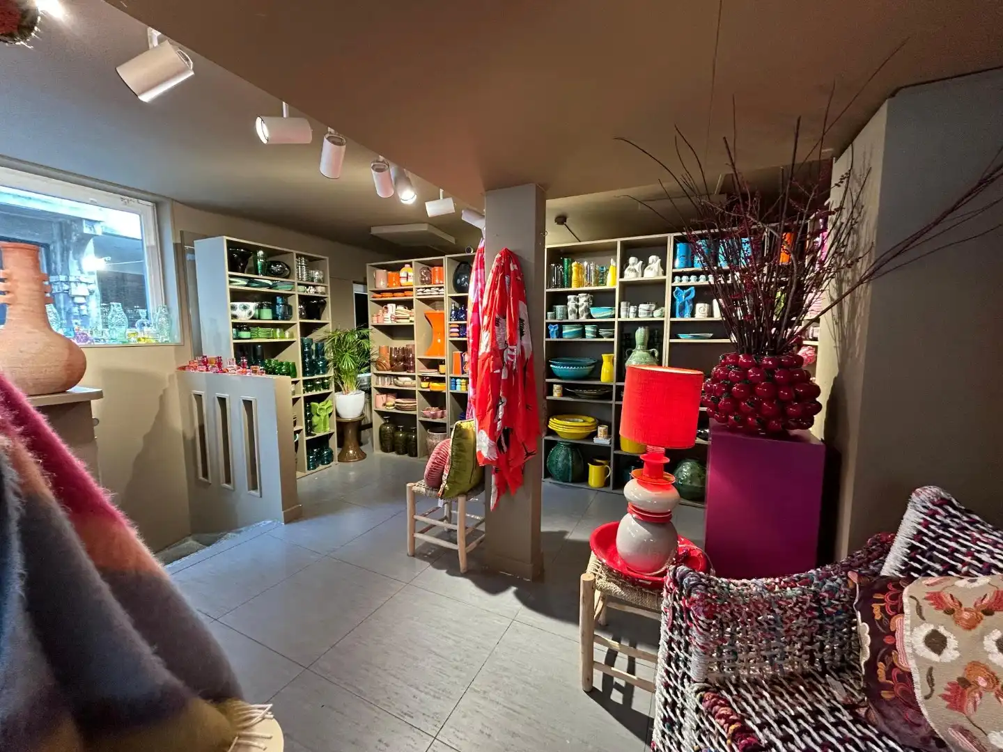 Veelzijdig hoekpand in trendy winkelbuurt foto 8