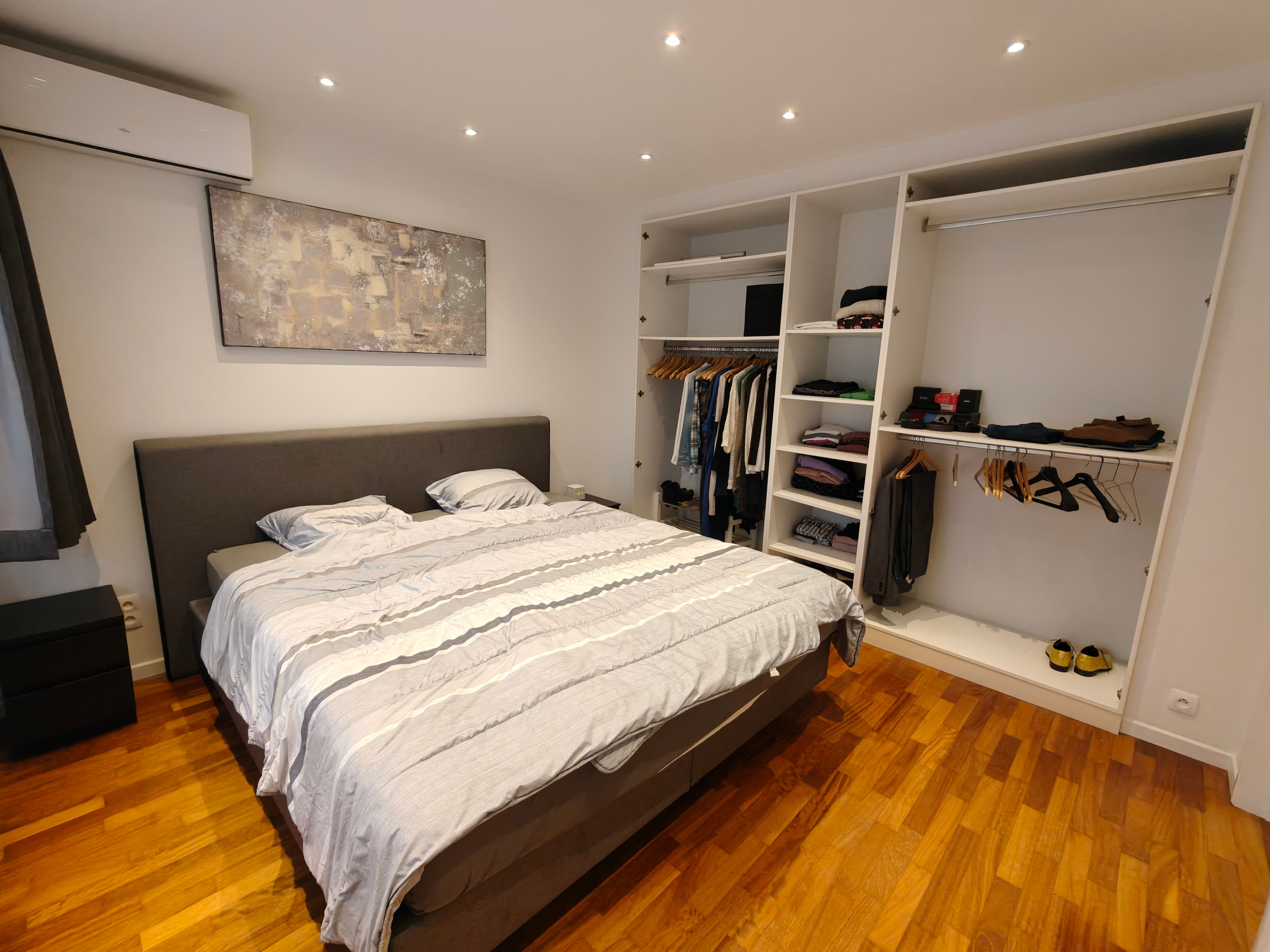 Modern gerenoveerde woning met zwembad foto 9