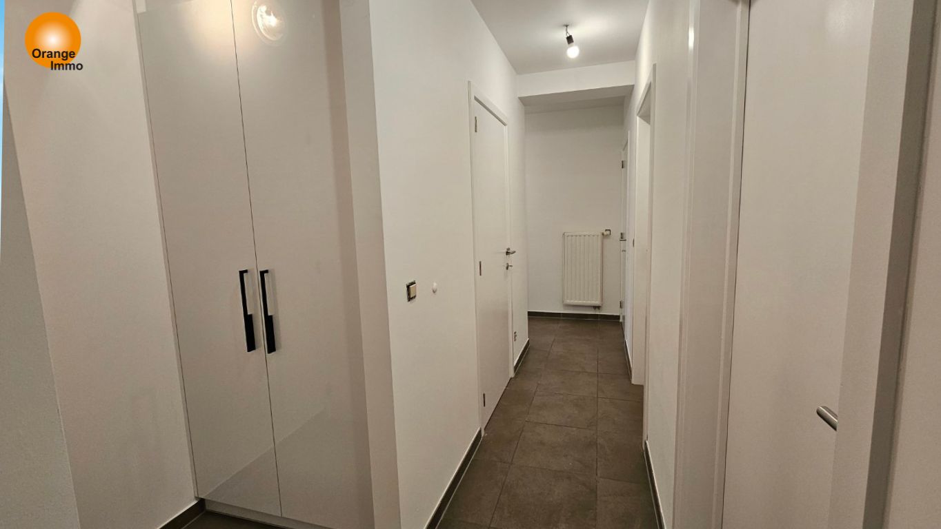 Appartement met 2 slaapkamers, autostaanplaats en kelderberging. foto 2