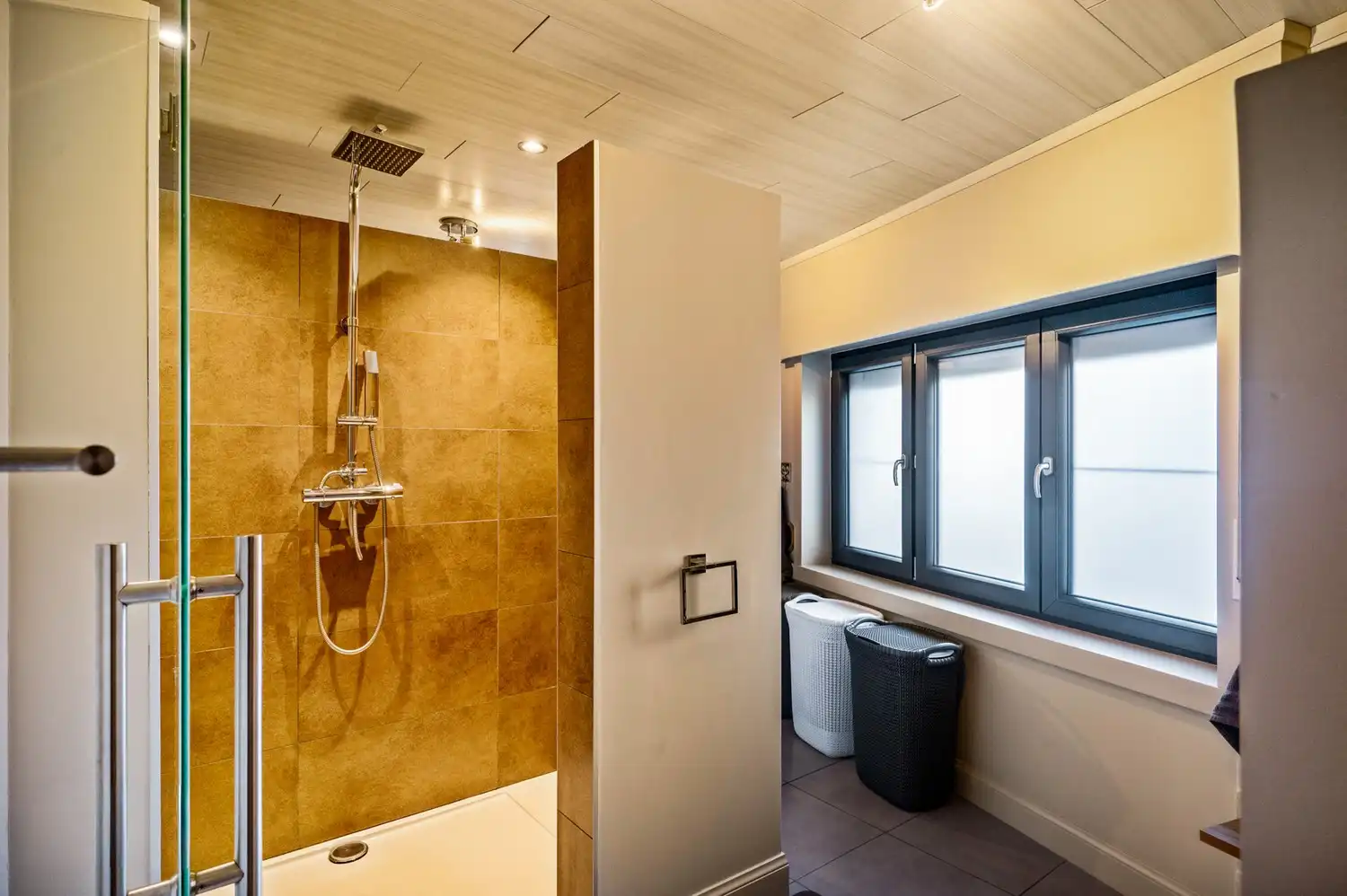 Woning met 2 slpkrs en bijgebouw met veel potentieel foto 19