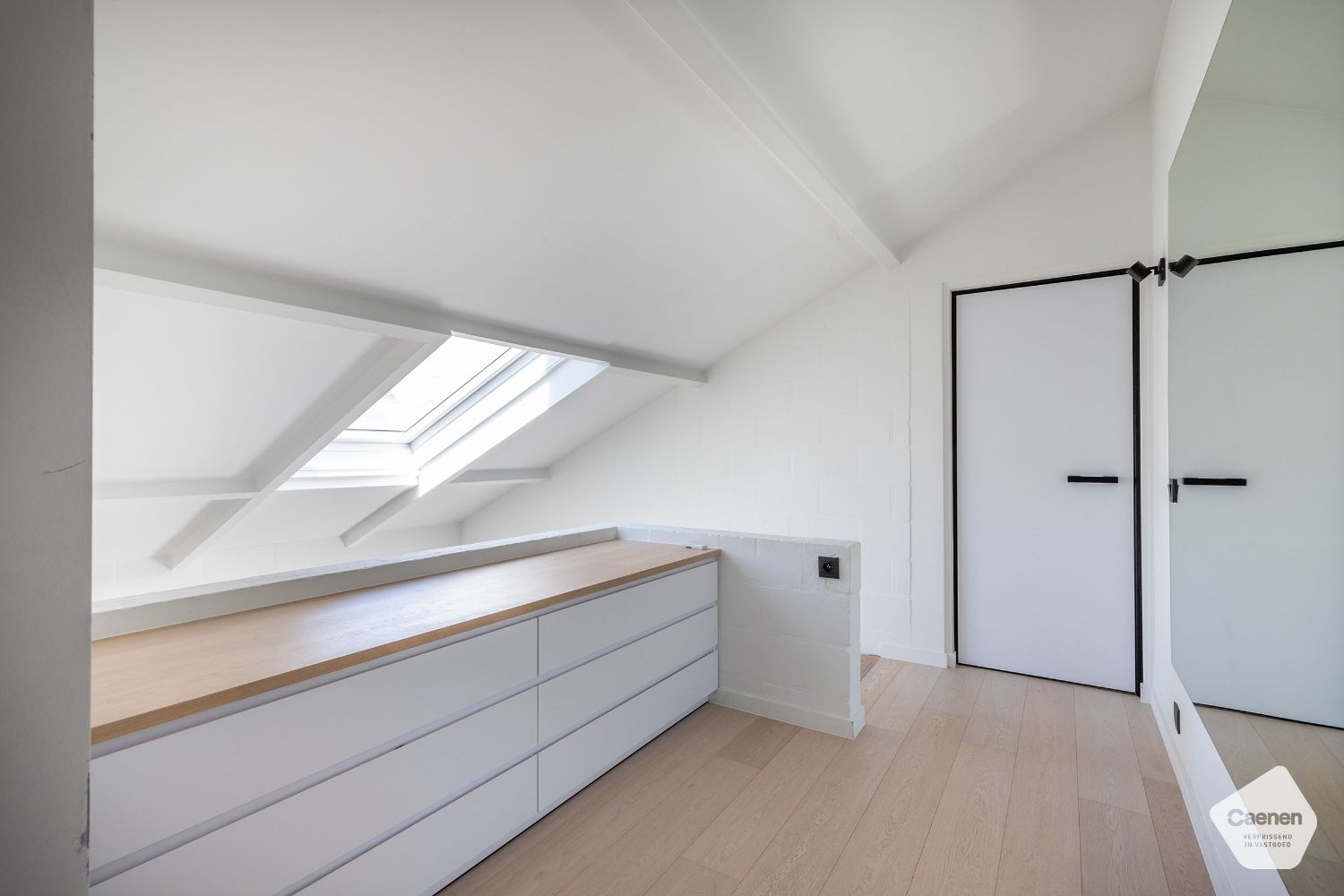 VRIJSTAANDE VILLA met PRAKTIJKRUIMTE, 3 slaapkamers en ONDERHOUDSVRIENDELIJKE TUIN. foto 10
