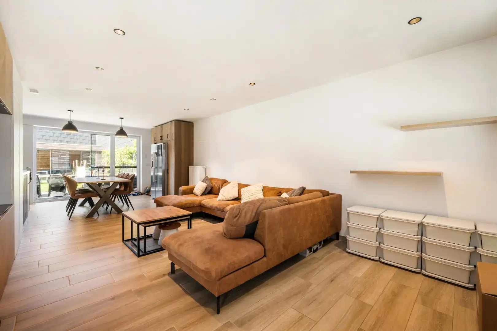 Instapklare woning met 3 slaapkamers, oprit voor 2 wagens en garage op rustige locatie in Beselare foto 3