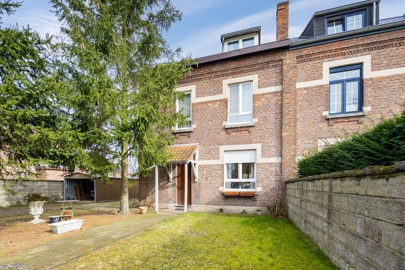 Statige renovatiewoning in charmante laan foto 19