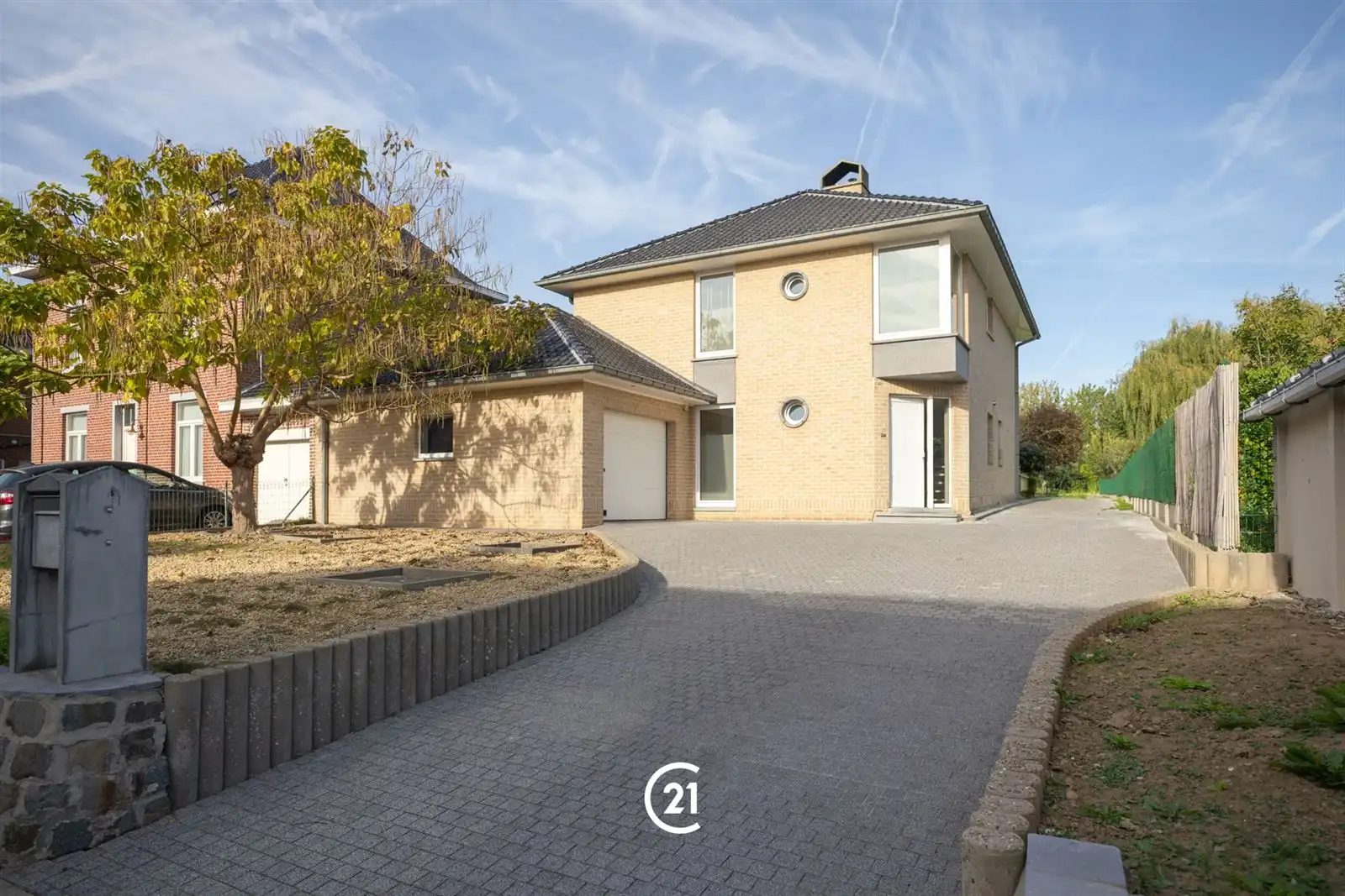 Prachtige open bebouwing met gekoppelde garage op 12are78 foto 2