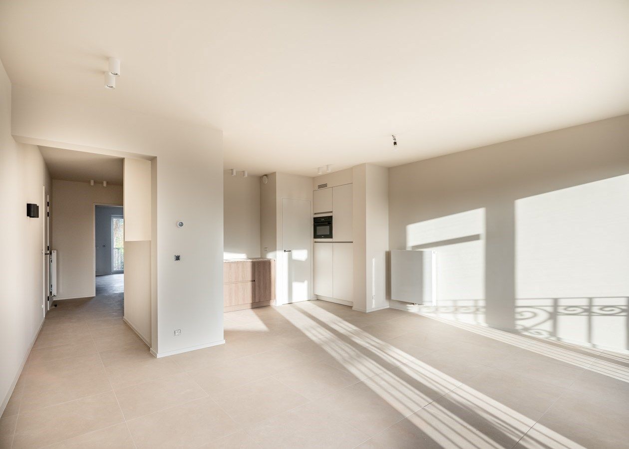 Stijlvol  gerenoveerd 2 slaapkamer appartement op de markt in de Panne foto 3