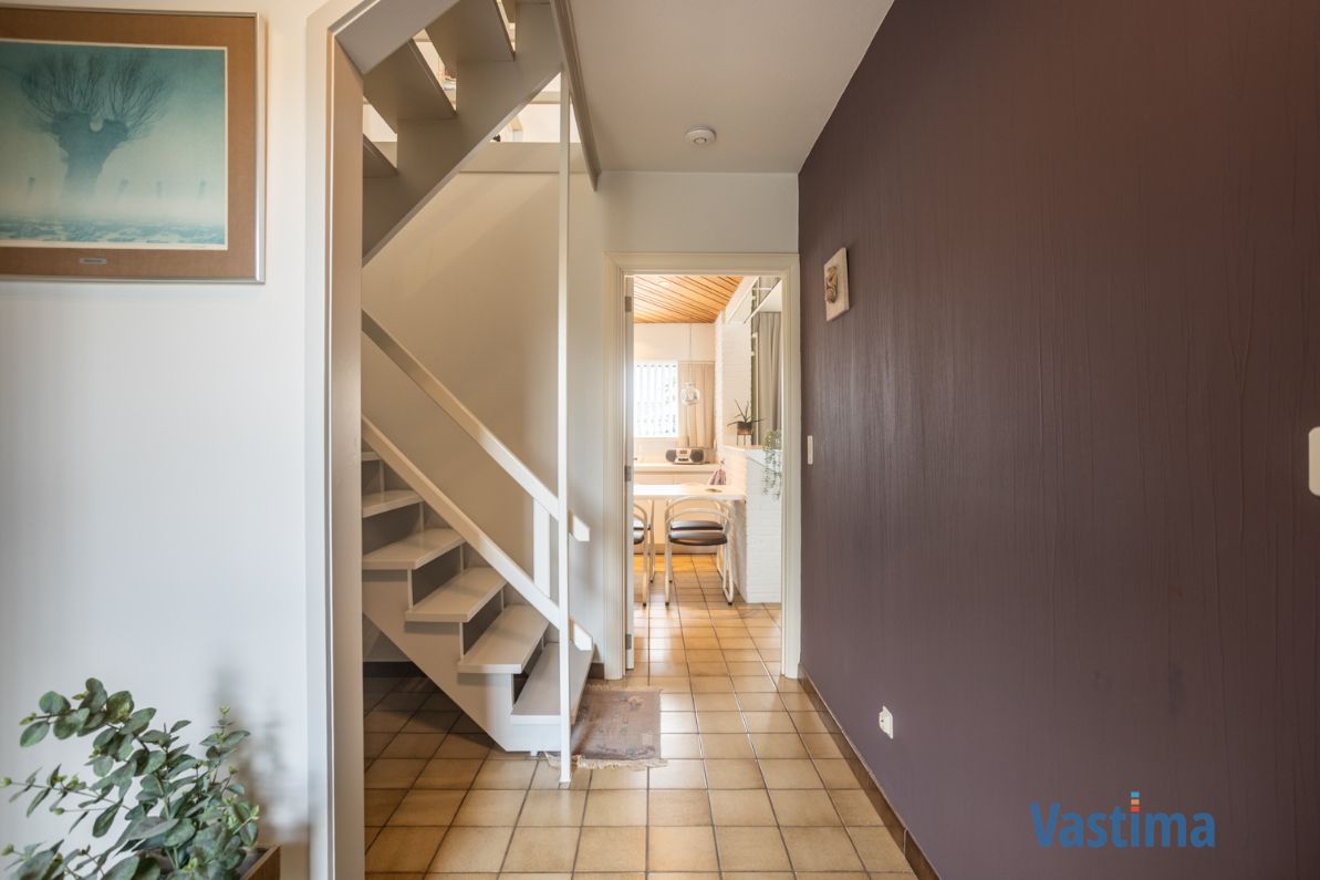 Halfopen gezinswoning met 3-4 slaapkamers en extra garage foto 15