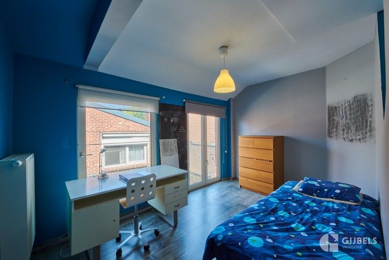 Stijlvol en karakteristiek appartement met 4 slaapkamers in het hart van Peer! foto 5