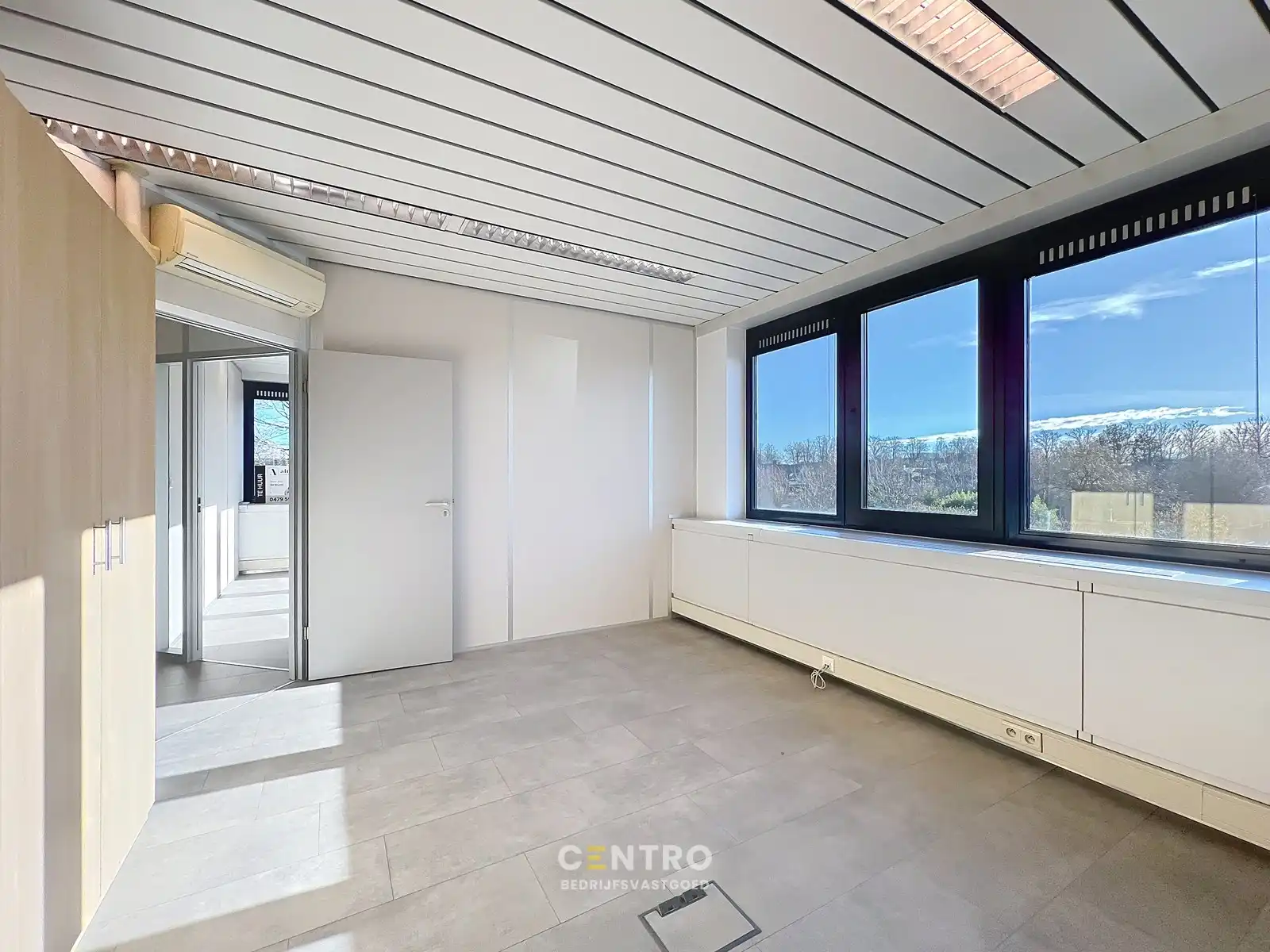 Instapklare kantoorruimte 175m² met perfecte VISIBILITEIT aan 't Hoge - opsplitsbaar. foto 6