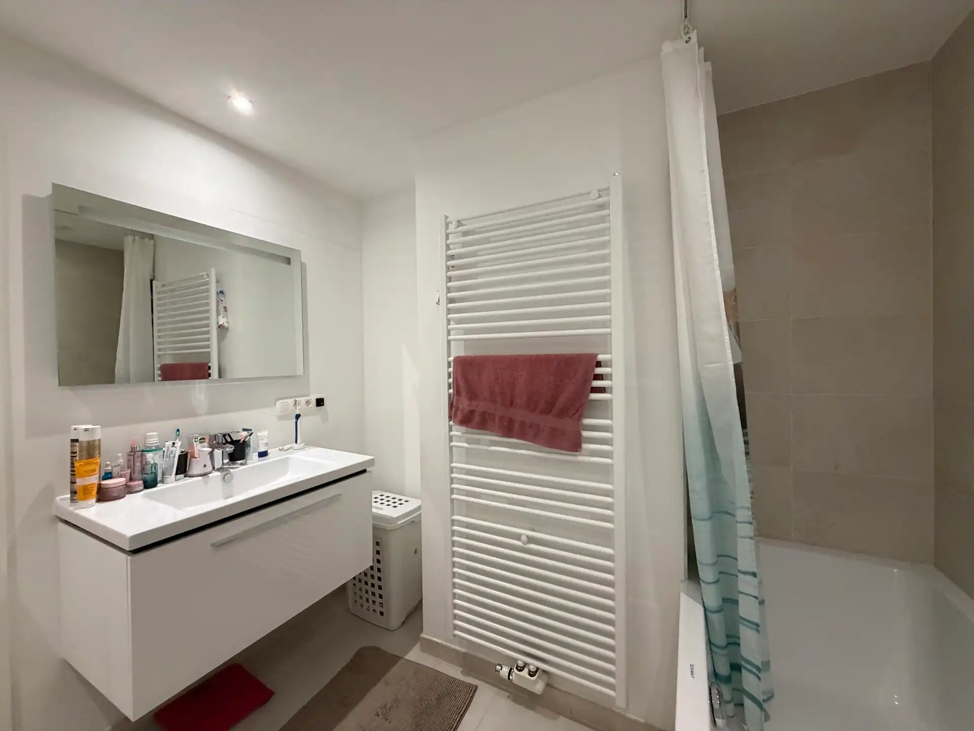 Nieuw appartement met 3 slaapkamers en parkeerplaats ! foto 12