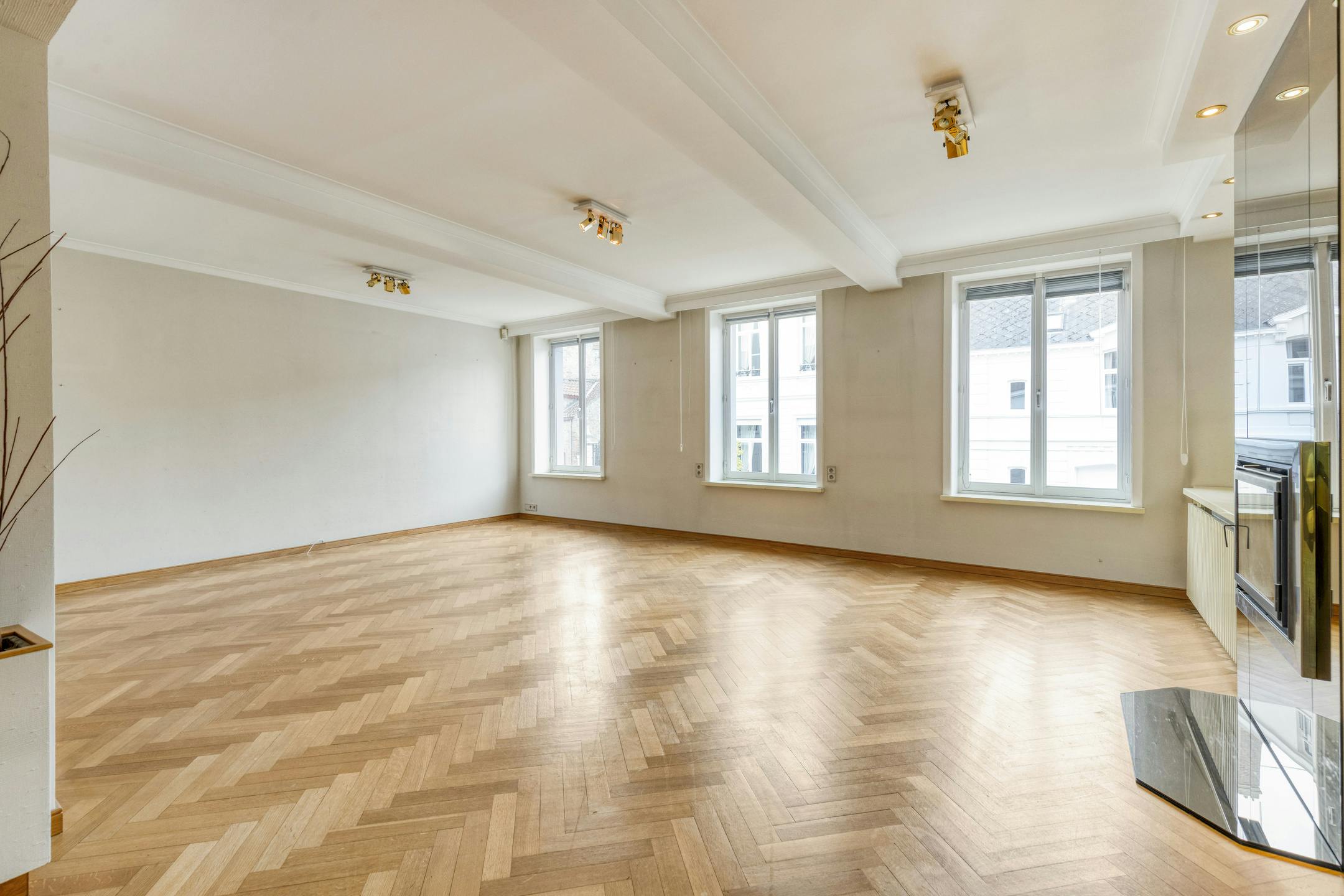 Woning met handelsgelijkvloers, atelier en garages te Veurne foto 14