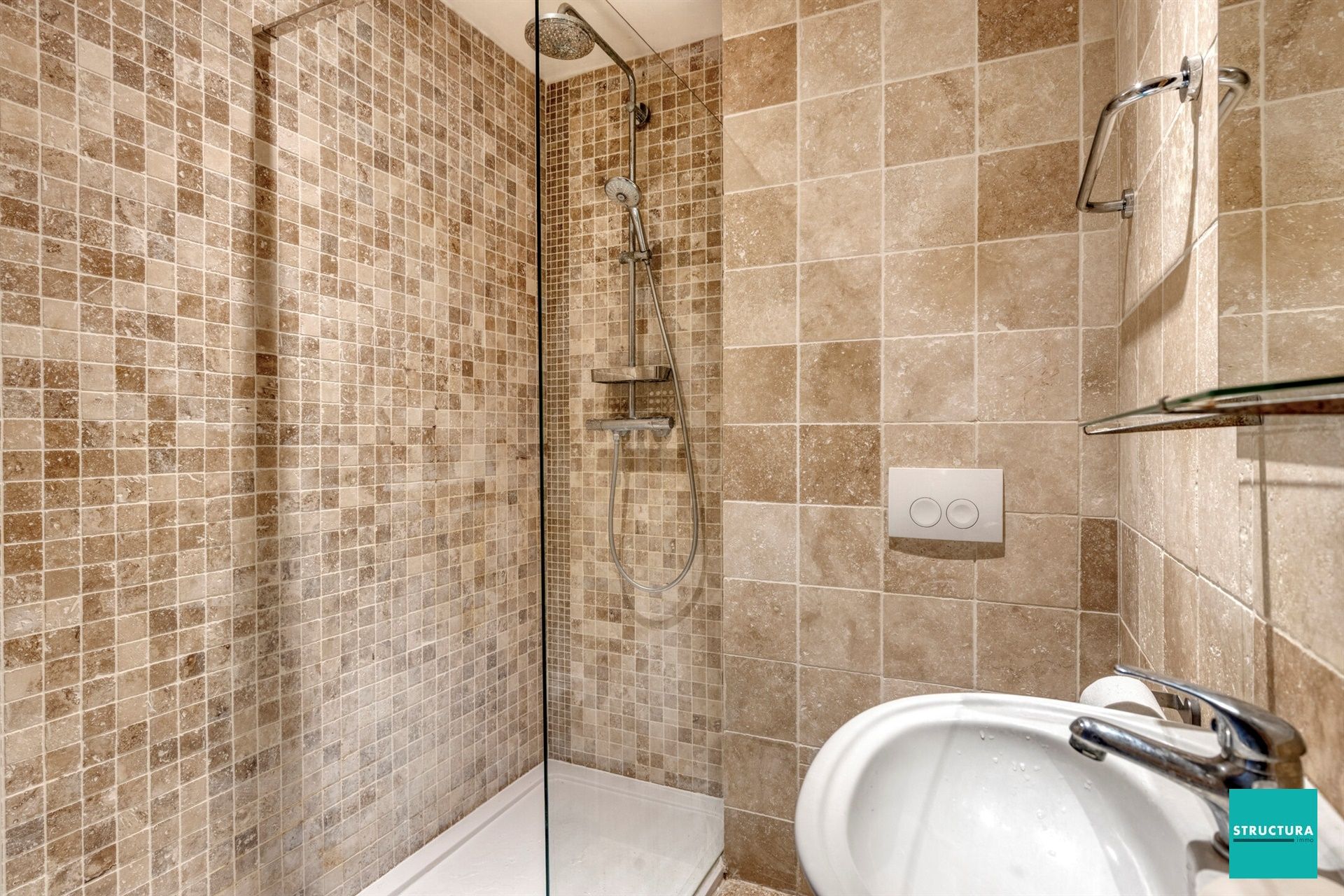 Volledig gerenoveerde woning nabij het centrum foto 7