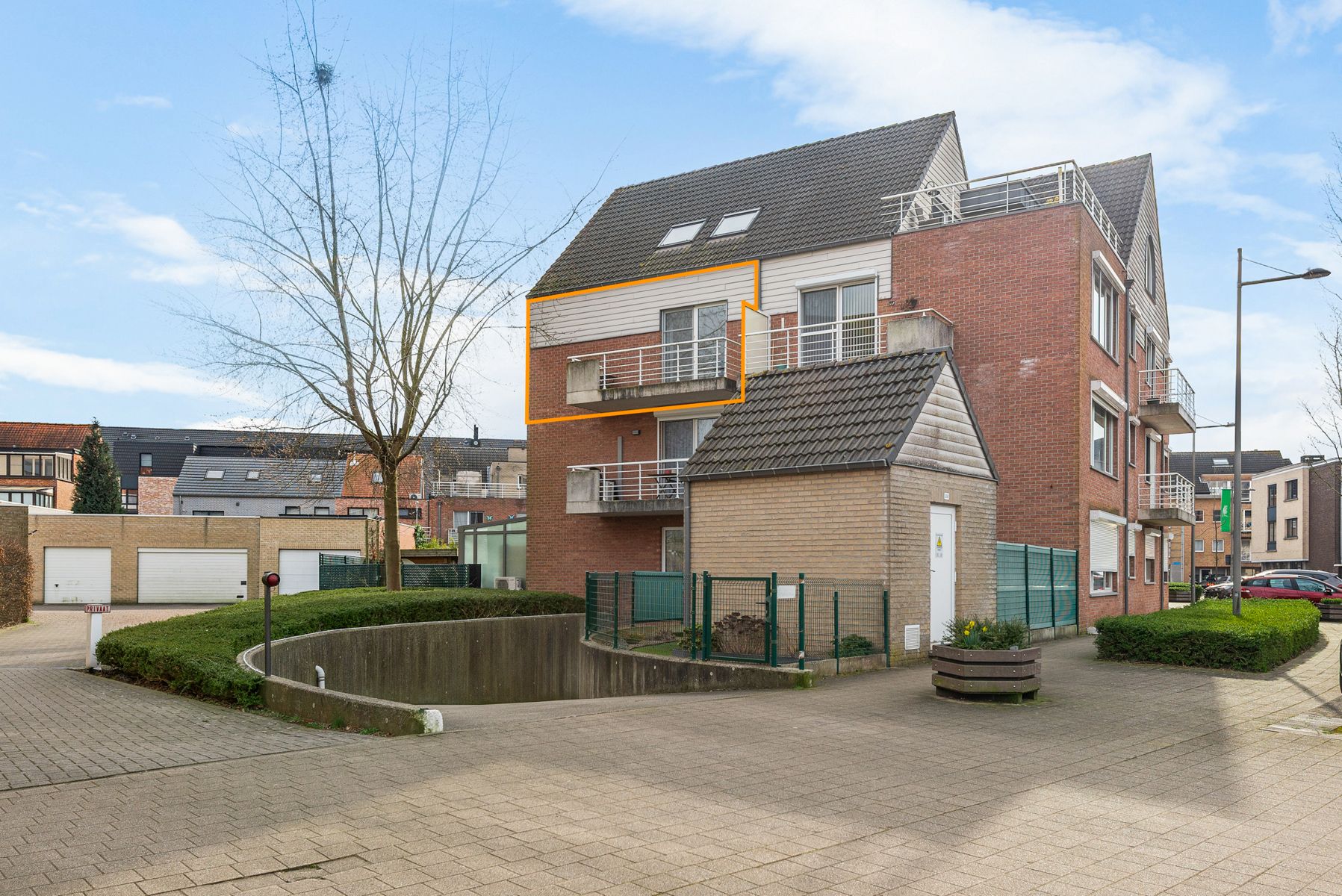 Licht app met 2 slp's, 2 terrassen en autostaanplaats! foto 14