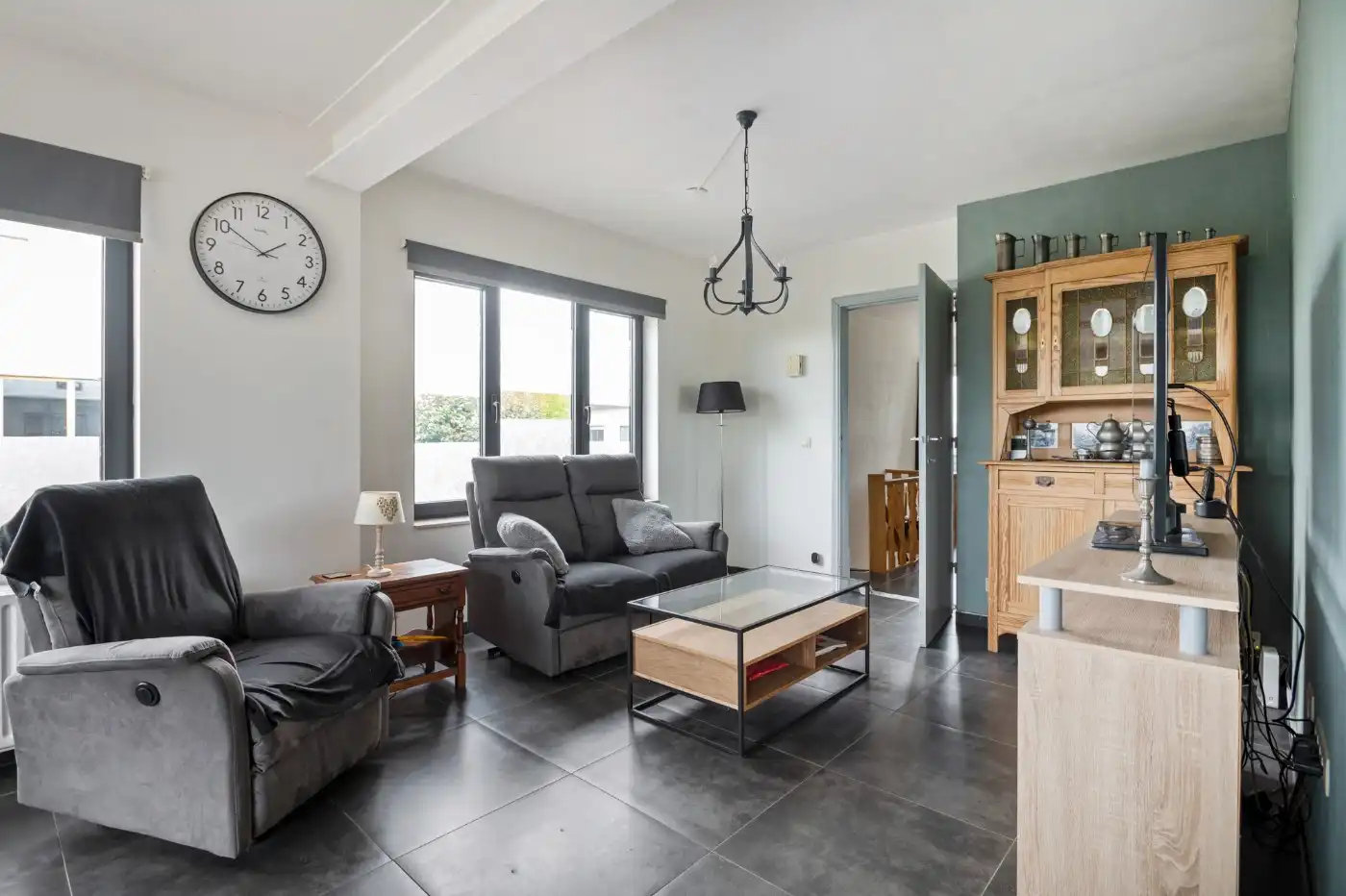 Centraal gelegen opbrengsteigendom met handelsgelijkvloers en app. op de 1e verd. foto 14