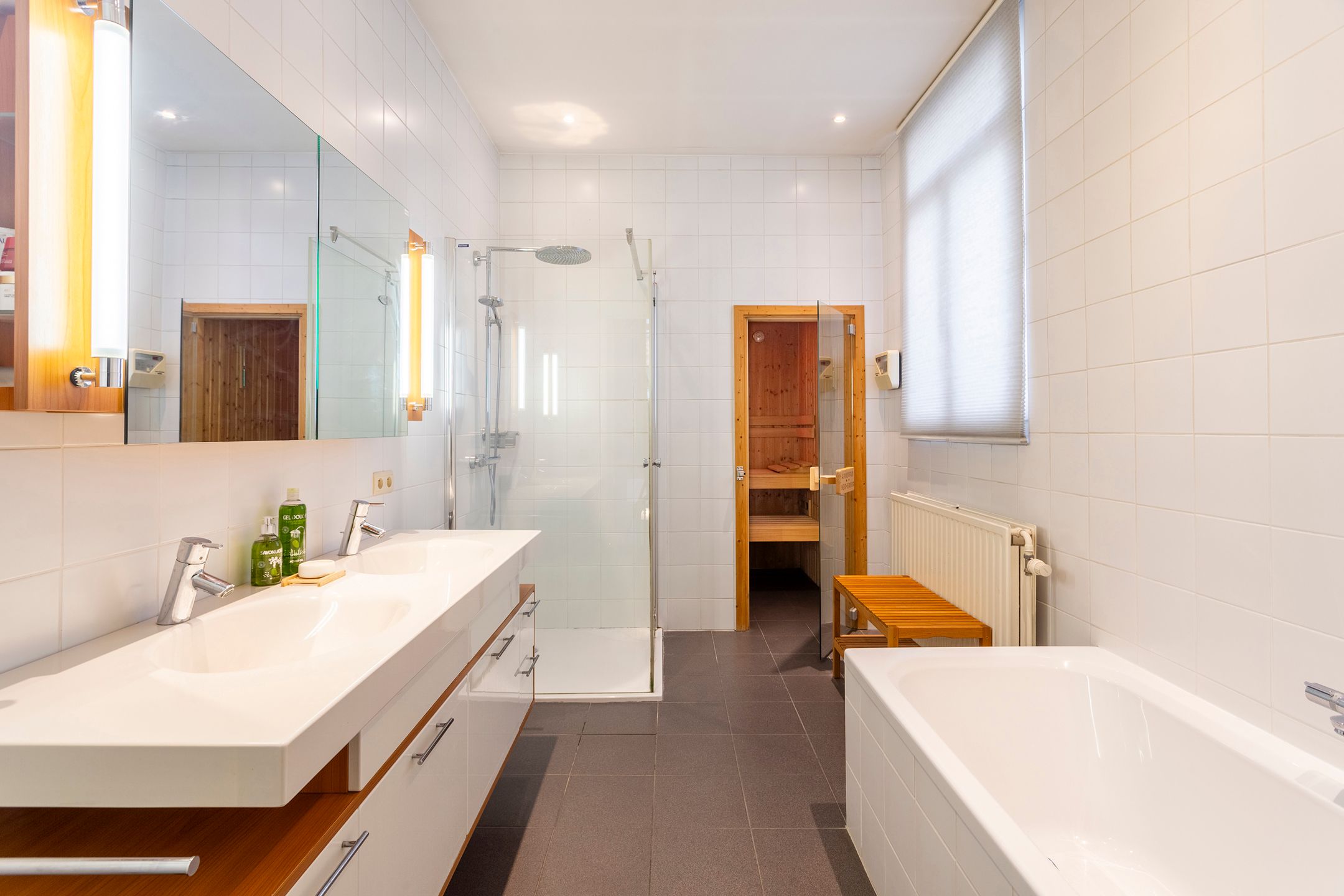 prachtig historisch herenhuis met 5 slpks op hippe Zurenborg foto 21