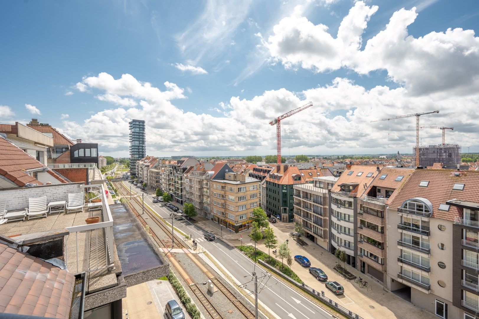 Ruim en zongericht appartement met 4 slaapkamers foto 17