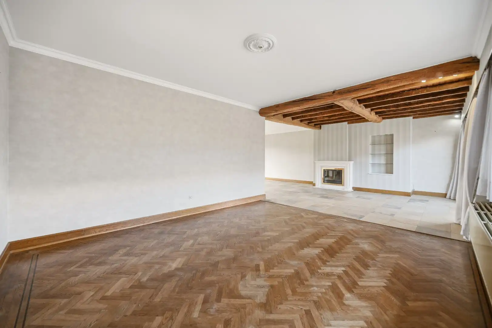 Ruime halfopen bel-étagewoning met uitzonderlijk veel parkeergelegenheid en prachtig uitzicht te koop in Landen foto 9