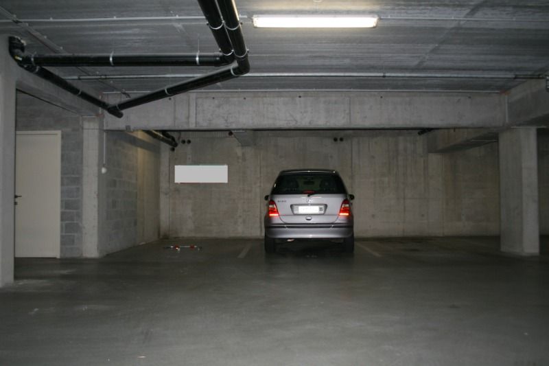 AUTOSTAANPLAATS IN AFGESLOTEN GARAGE TE HUUR foto 2