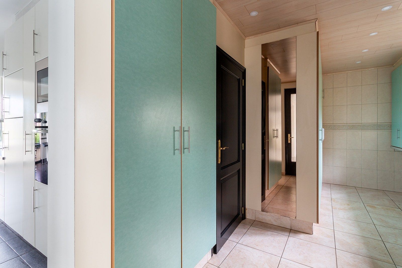 Villa met grote tuin, magazijn én weiland foto 39