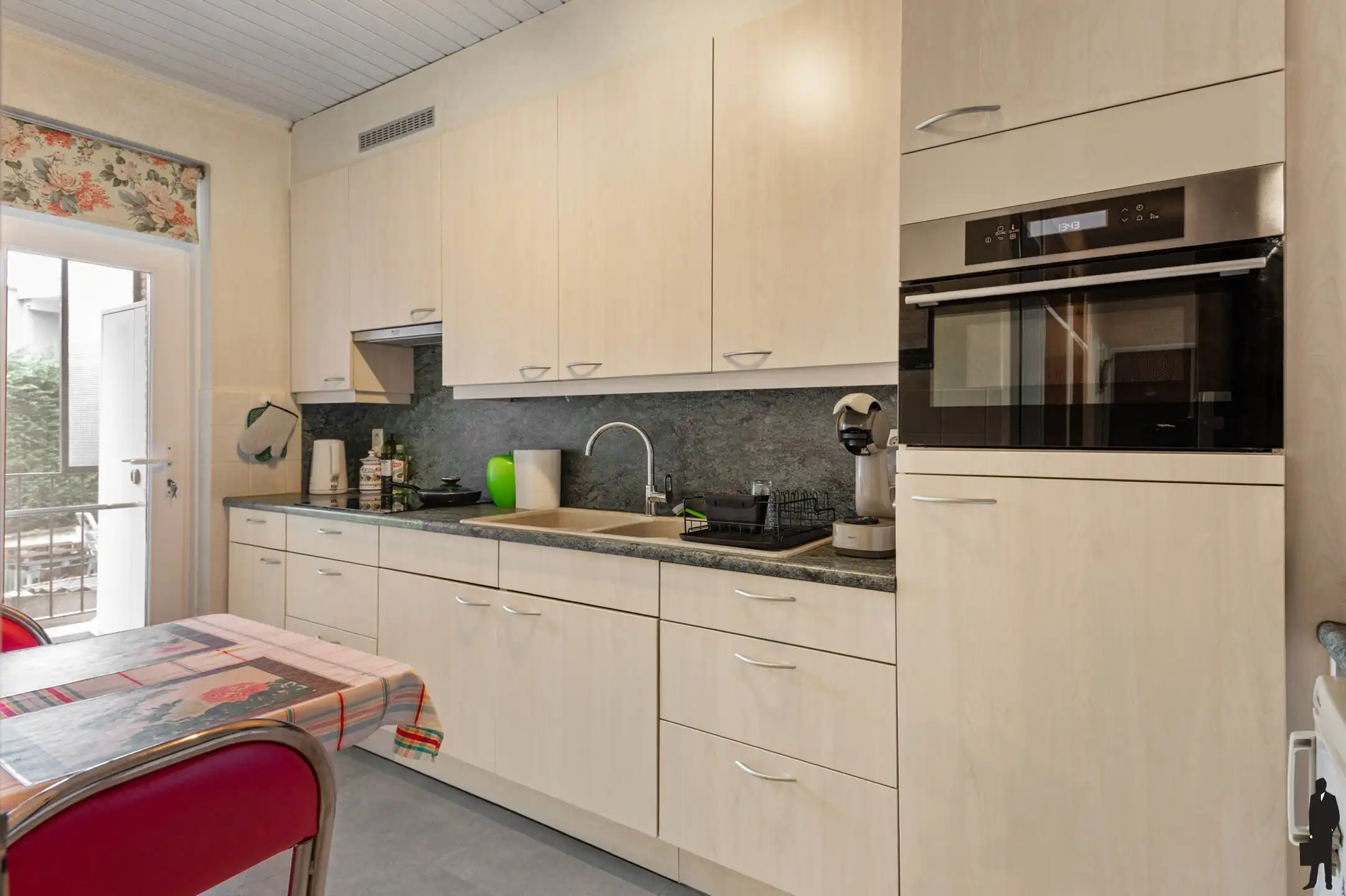 Lichtrijk appartement op centrale locatie foto 6