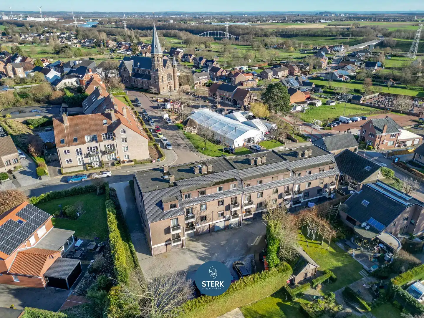 APPARTEMENT MET 2 SLPKS OP EEN GUNSTIGE LOCATIE TE GELLIK-LANAKEN !  foto 4