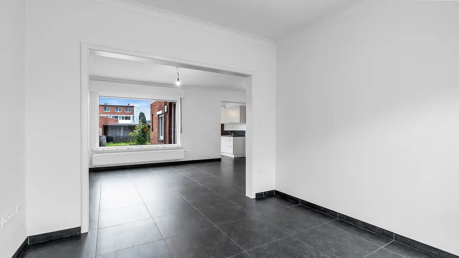 Totaal gerenoveerde en energiezuinige gezinswoning met 3 slaapkamers, carport voor 2 wagens en zonnige tuin in Paal foto 5