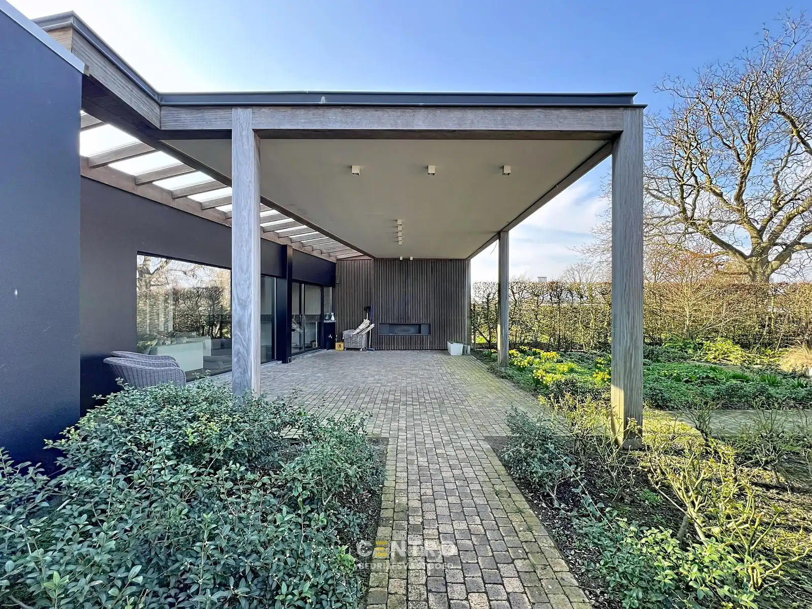 Luxueuze woning (4 slpks) + ruime showroom (of winkel, praktijkruimte, diensten, vrij beroep,...) met kantoor te Hooglede! foto 7