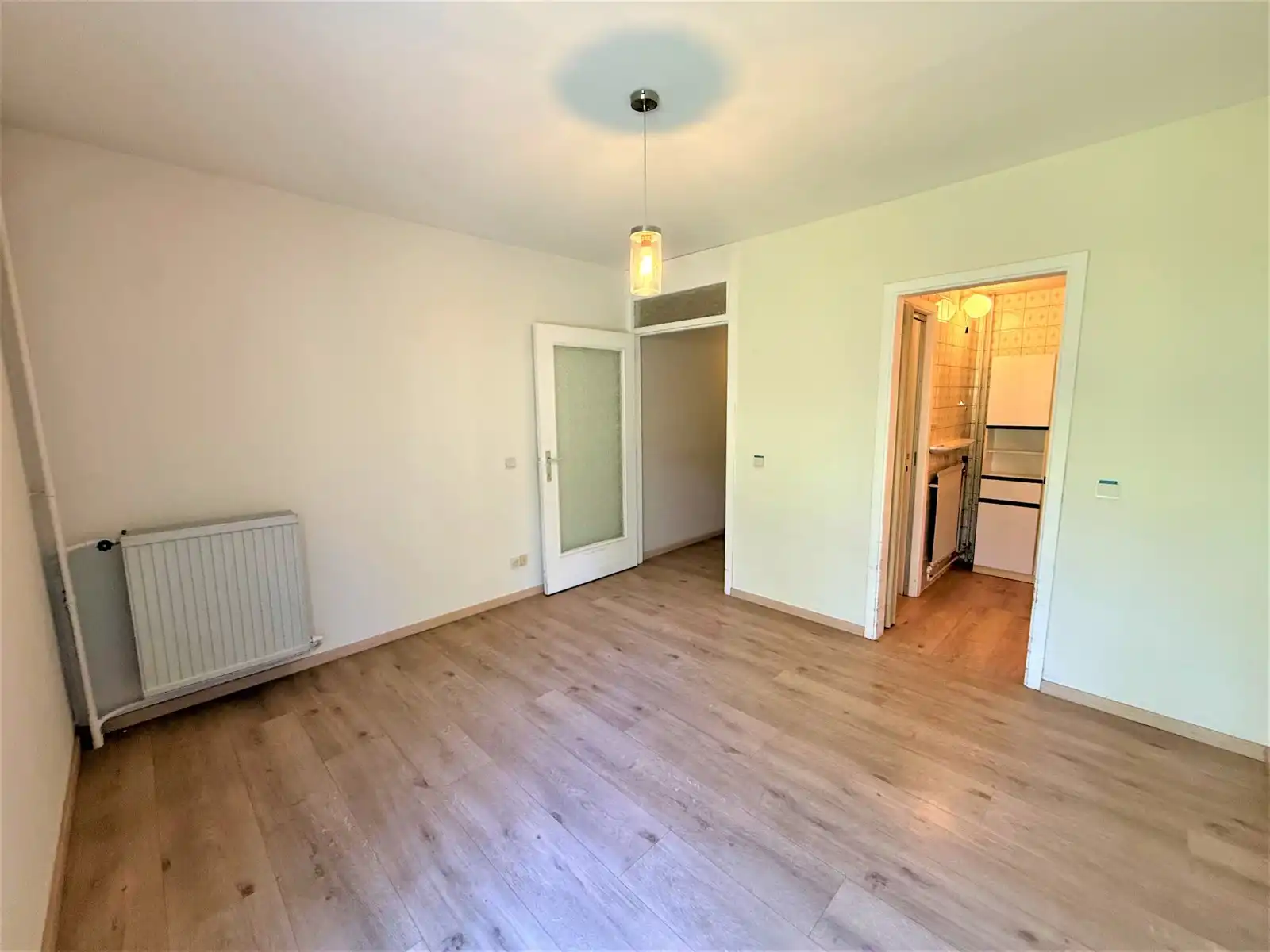 Serviceflat met garage, rustige en groene omgeving foto 17