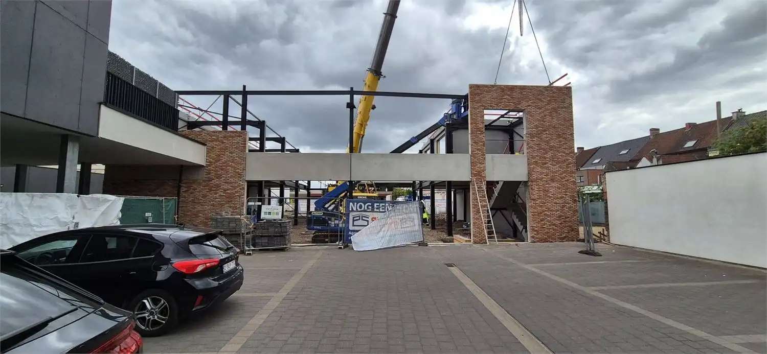 MULTIFUNCTIONEEL COMMERCIEEL GEBOUW INCL. PARKING foto {{pictureIndex}}