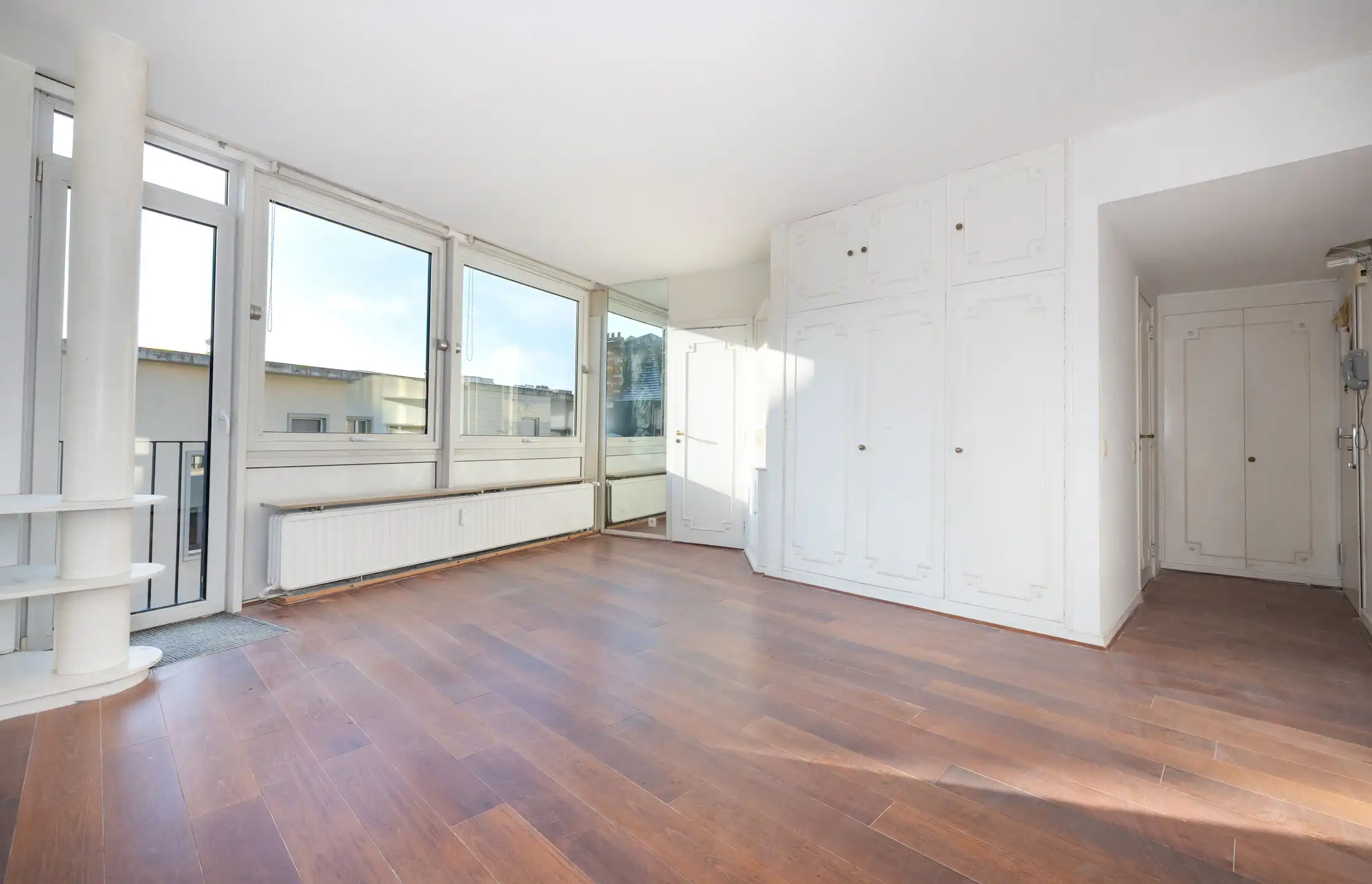 Een lichtrijke cocon in het hart van de Stéphaniewijk foto {{pictureIndex}}