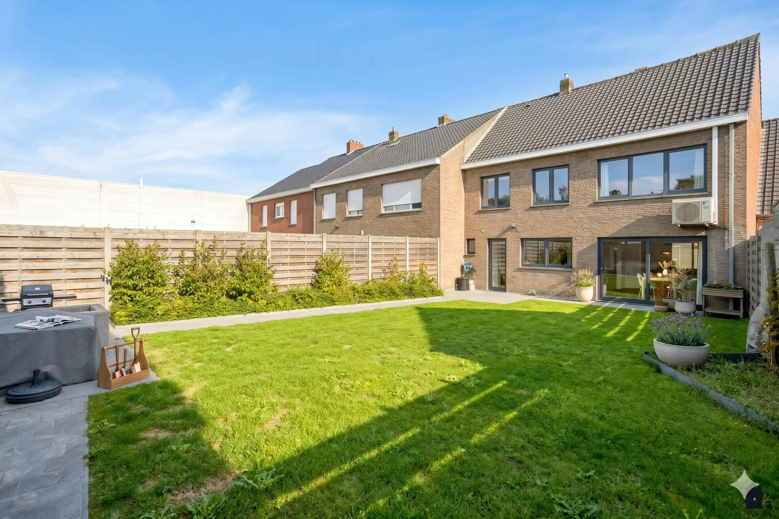 Moderne en instapklare gezinswoning met tuin in Koolskamp foto 16