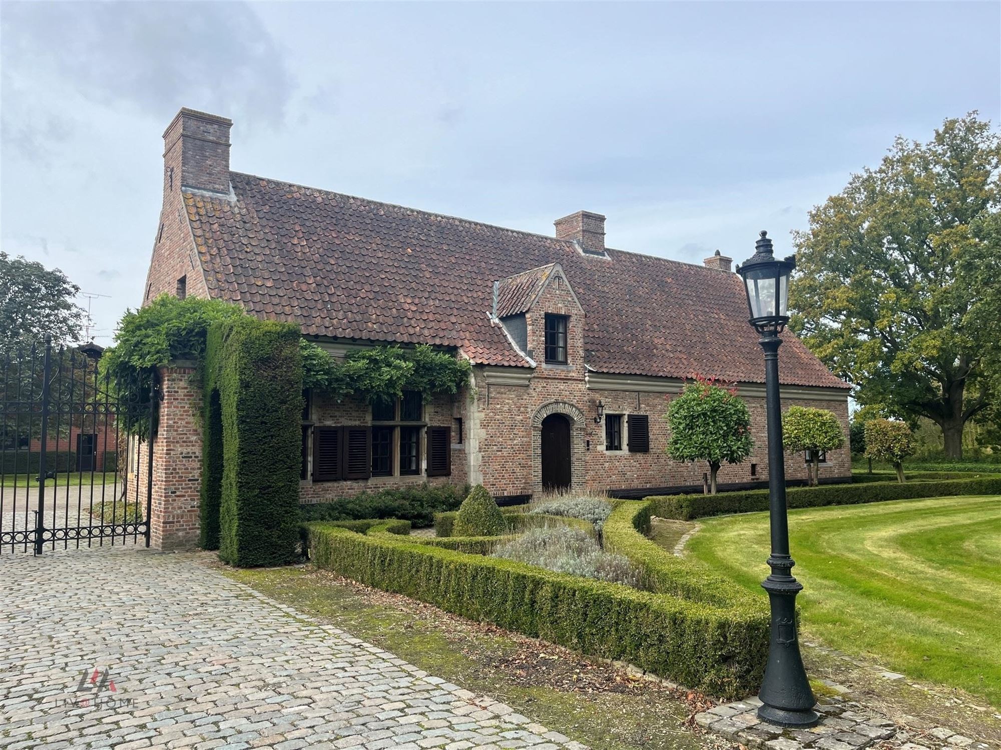 Hoofdfoto van de publicatie: Uitzonderlijke villa met een unieke ligging (landbouw)