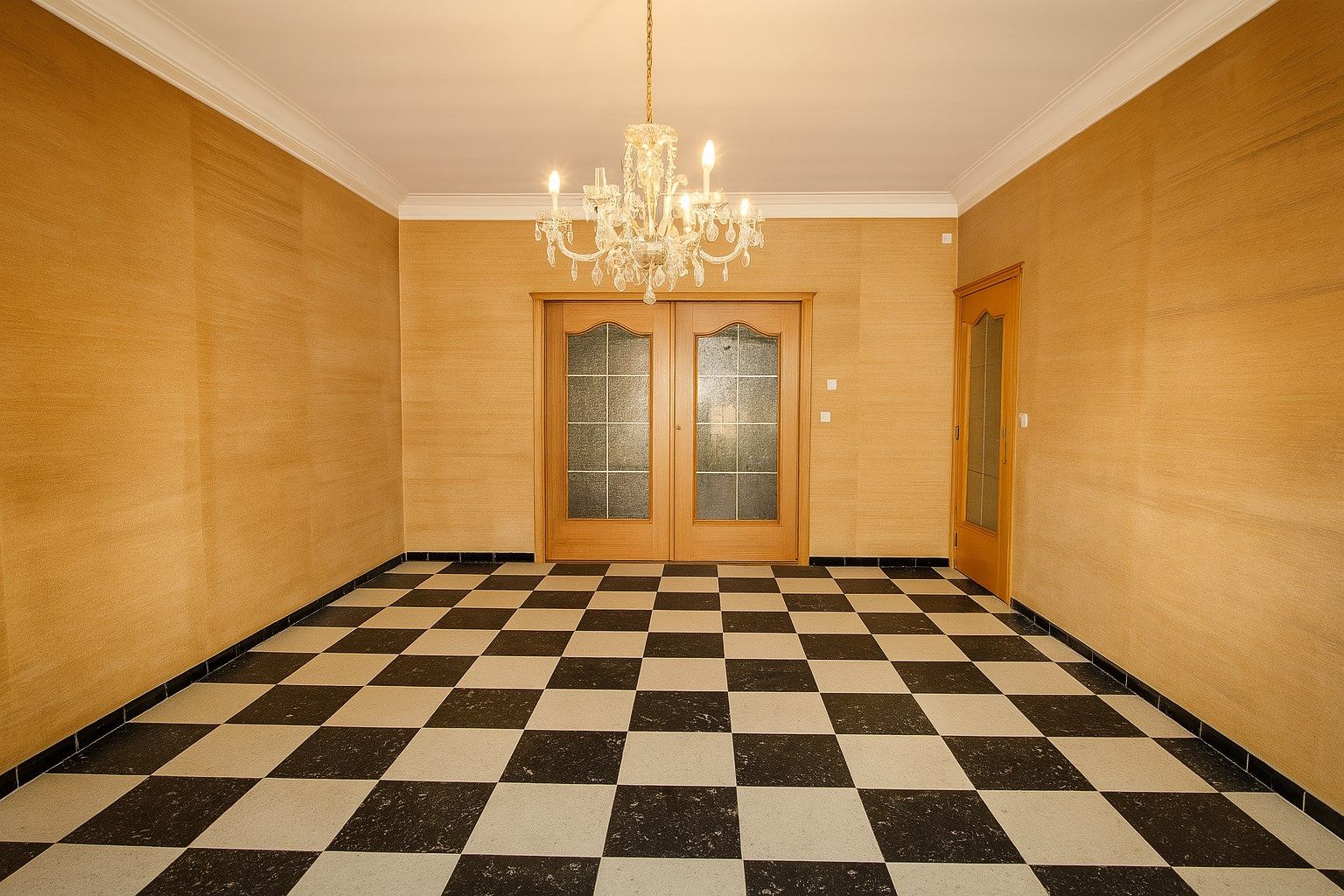 Charmante en ruime halfopen bebouwing met 5 slaapkamers, garage, tuin én topligging in hartje Sint-Niklaas te koop! foto 7