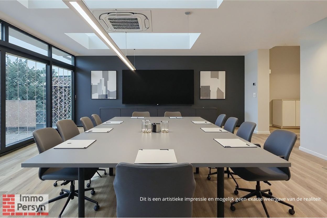 Modern en ruim kantoor. Tuin. 2 staanplaatsen. foto {{pictureIndex}}