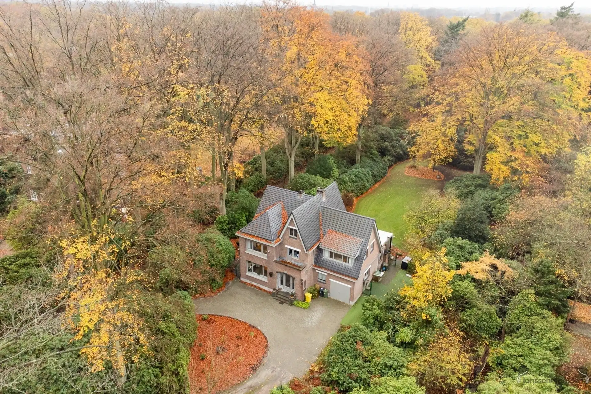 Hoofdfoto van de publicatie: Exclusieve villa op 10.500 m² op residentiële toplocatie