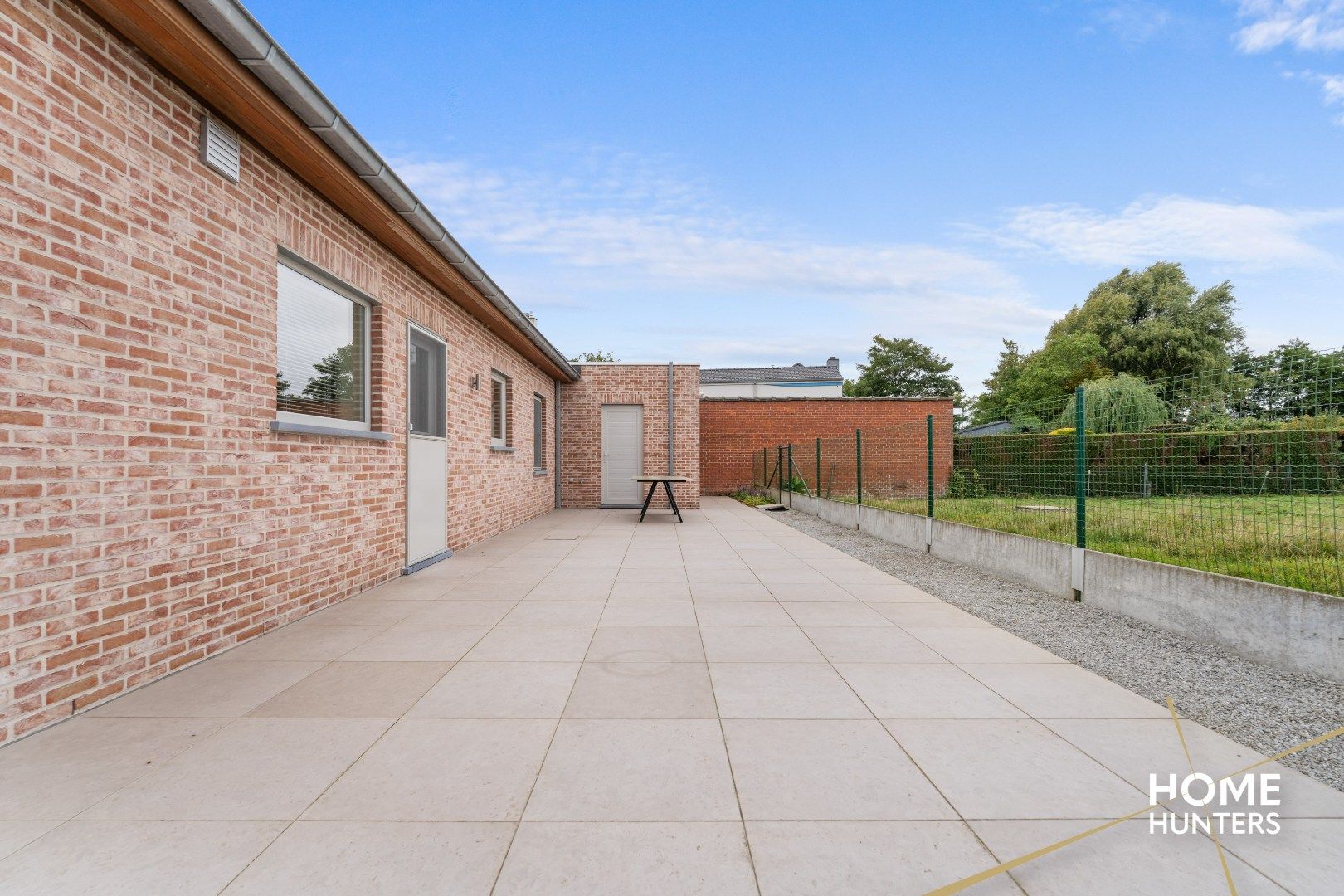 Luxe gelijkvloerse nieuwbouwvilla met 2 slaapkamers en een ruime garage op een groot perceel foto 12