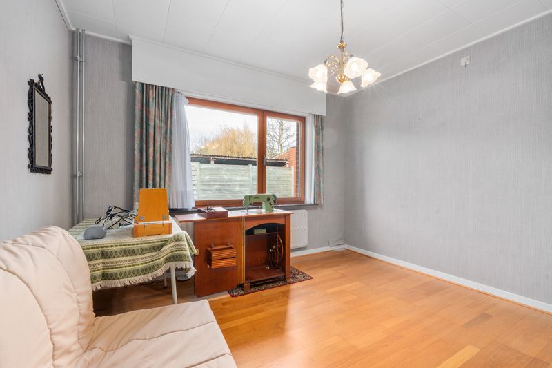 Torhout- Vrijstaande woning met 5 slaapkamers. foto 13