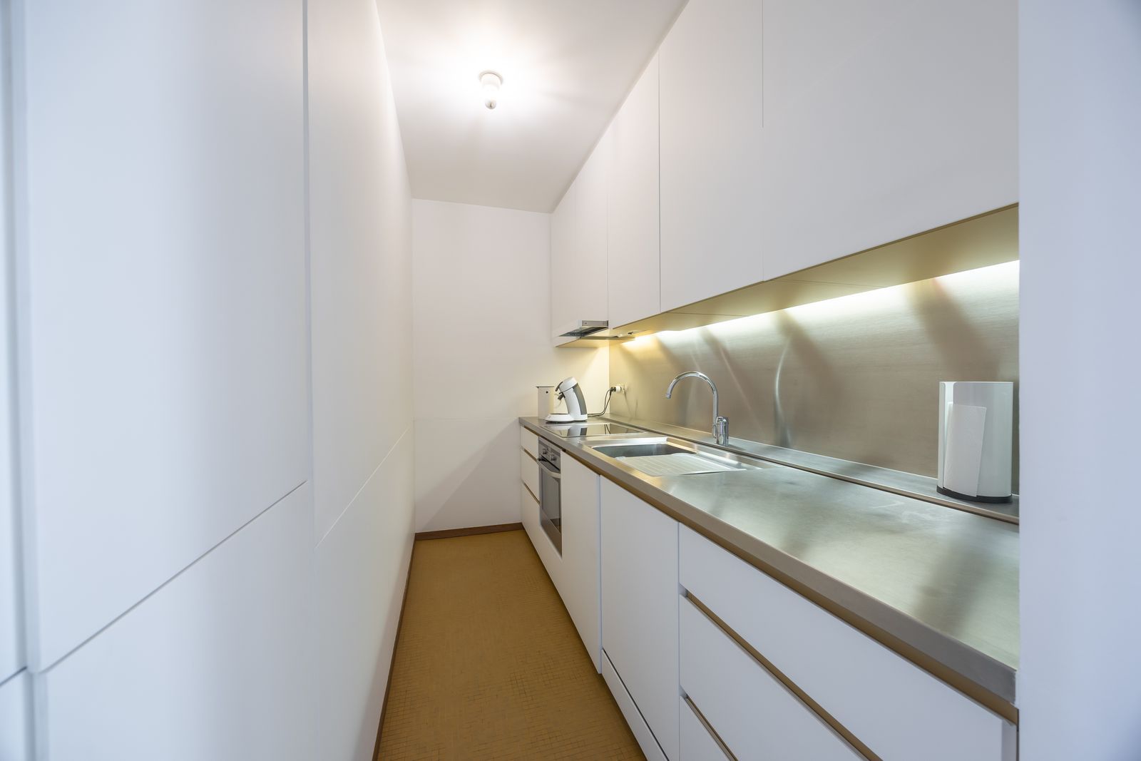 Stijlvol gerenoveerd appartement zongericht met open zicht in hartje Oostende foto 9