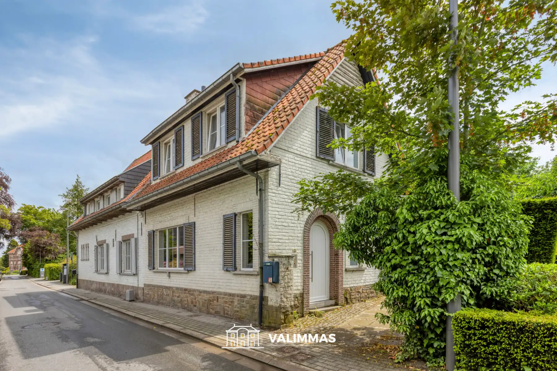 Hoofdfoto van de publicatie: Centrum: residentieel gelegen driegevelwoning mt mooie tuin 