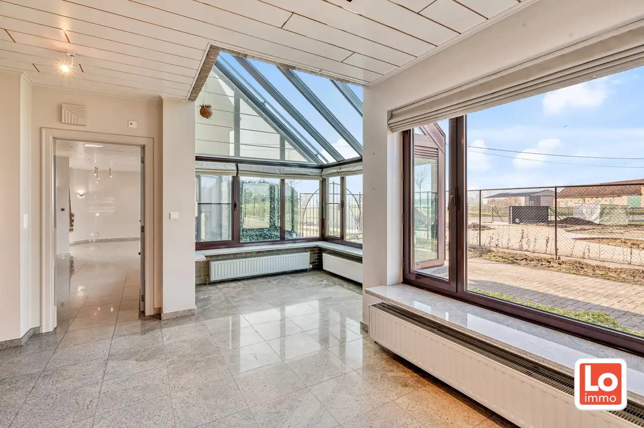 VERKOCHT!! Heel ruime degelijke open woning met praktijkruimte, inpandige garage en ruime gerenoveerde schuur met heel wat potentieel gelegen op een gemakkelijk bereikbare locatie tussen Oostakker en Lochristi! foto 15