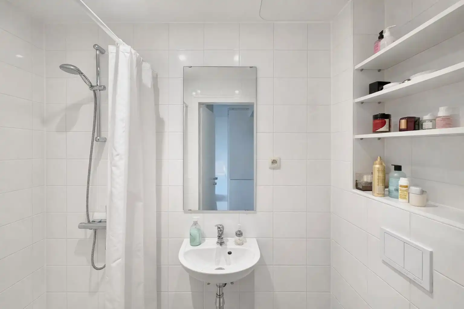 Moderne instapklare studentenkamer in hartje Antwerpen foto 4