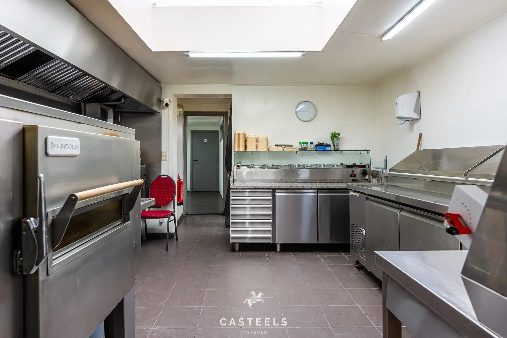 Handelshuis met woonst en uitbreidingsmogelijkheden foto 9