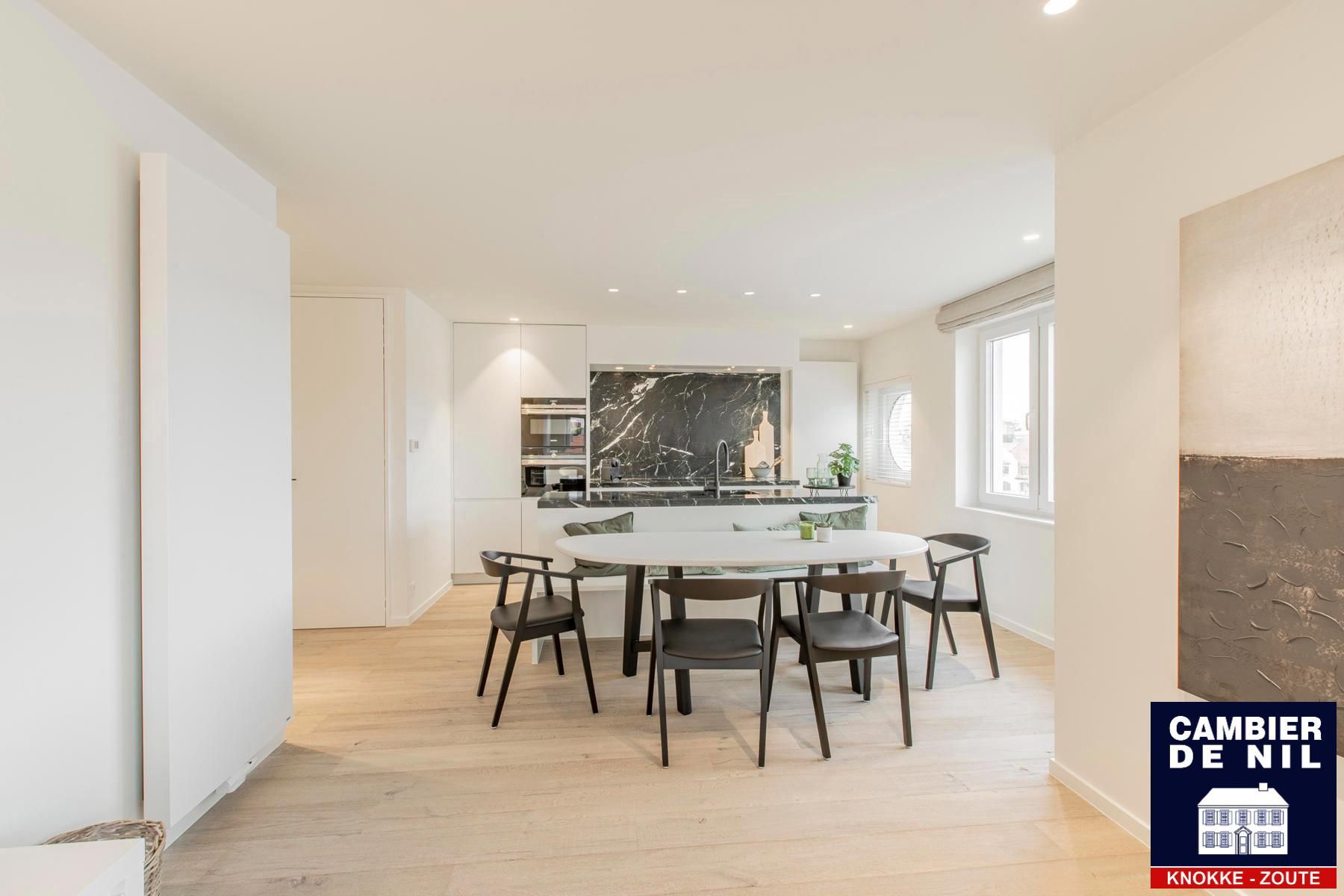 Volledig gerenoveerd appartement met frontaal meerzicht foto 8