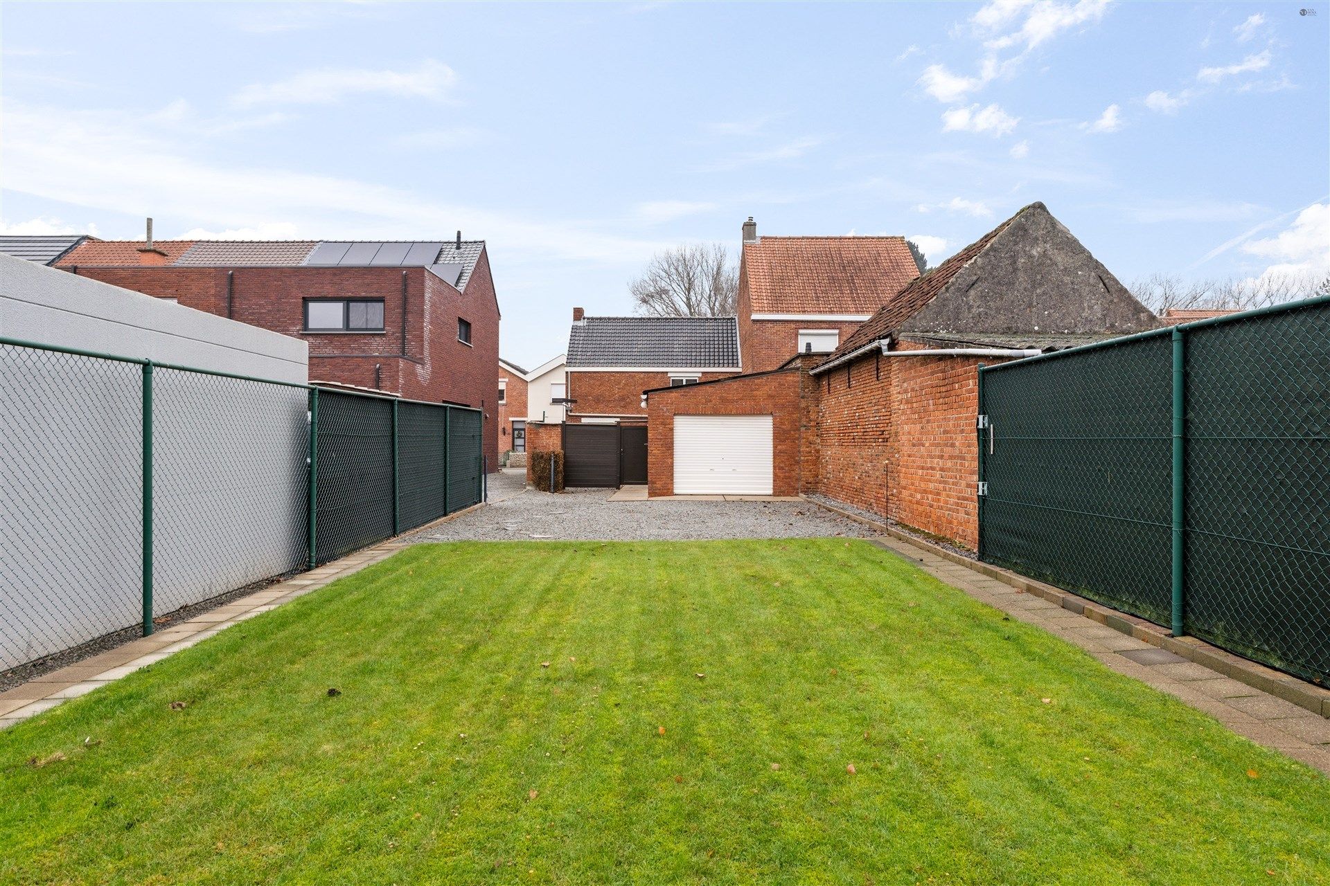 Te renoveren knusse HOB met overweg foto 2