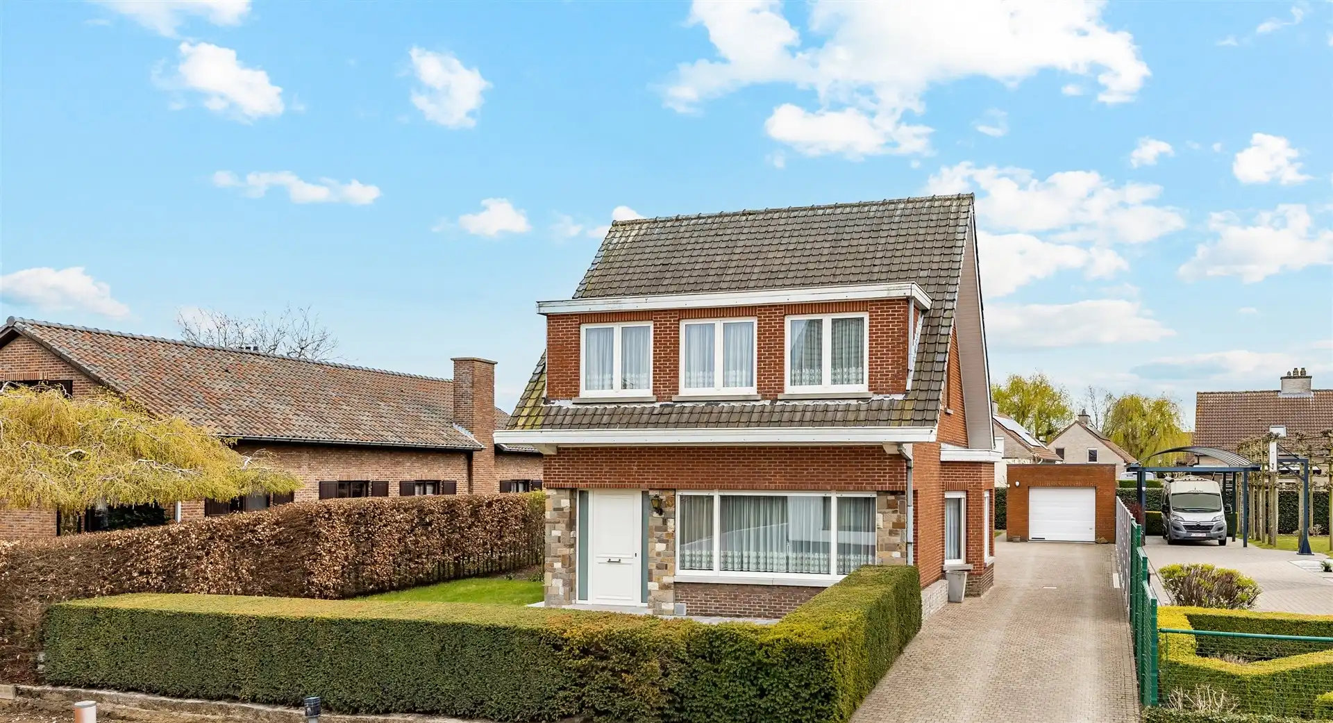 Hoofdfoto van de publicatie: Open bebouwing met 3 slaapkamers op toplocatie