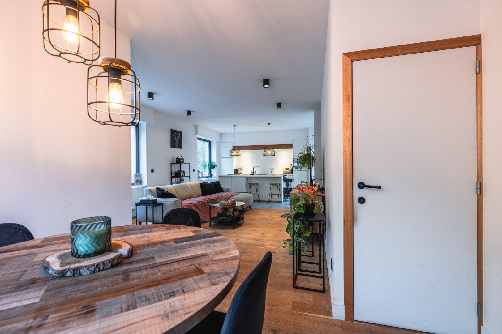 Gerenoveerde hoekwoning te koop in Harelbeke met 3/4 slaapkamers, inpandige garage, zonnige tuin en dakterras.  foto 5