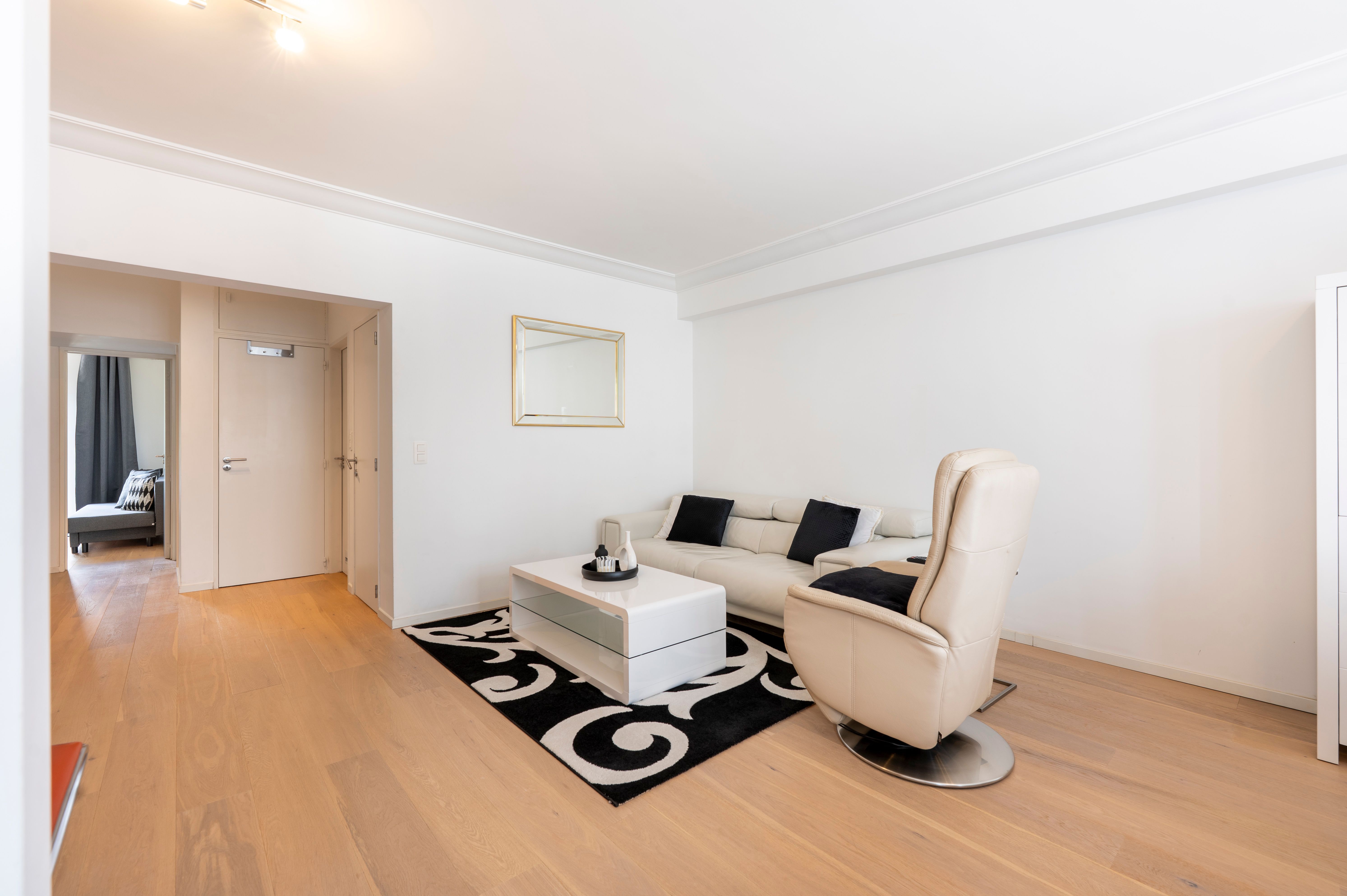 Lichtrijk twee slaapkamer appartement op centrale locatie te Merksem! foto 8